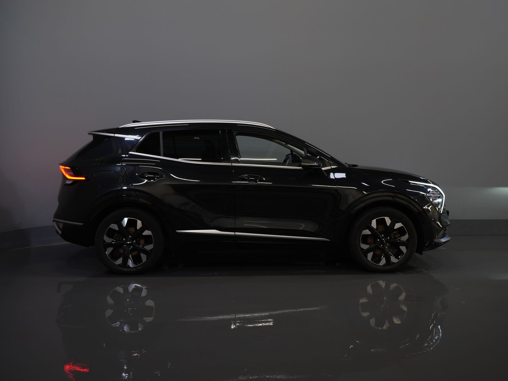 Kia Sportage SUV 1.6 T-GDi Plug-in Hybrid AWD DynamicLine LED/ Virtual Cockpit/ Adapt.Cruise/ Elek.Klep/ Afn. Trekhaak/ Elek.Stoelen/ Stoelverw./ 10