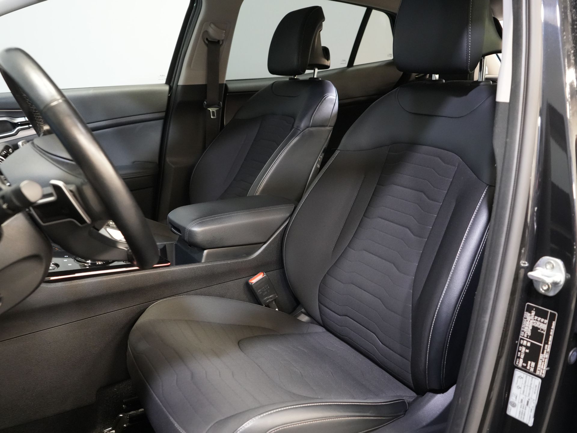 Kia Sportage SUV 1.6 T-GDi Plug-in Hybrid AWD DynamicLine LED/ Virtual Cockpit/ Adapt.Cruise/ Elek.Klep/ Afn. Trekhaak/ Elek.Stoelen/ Stoelverw./ 11