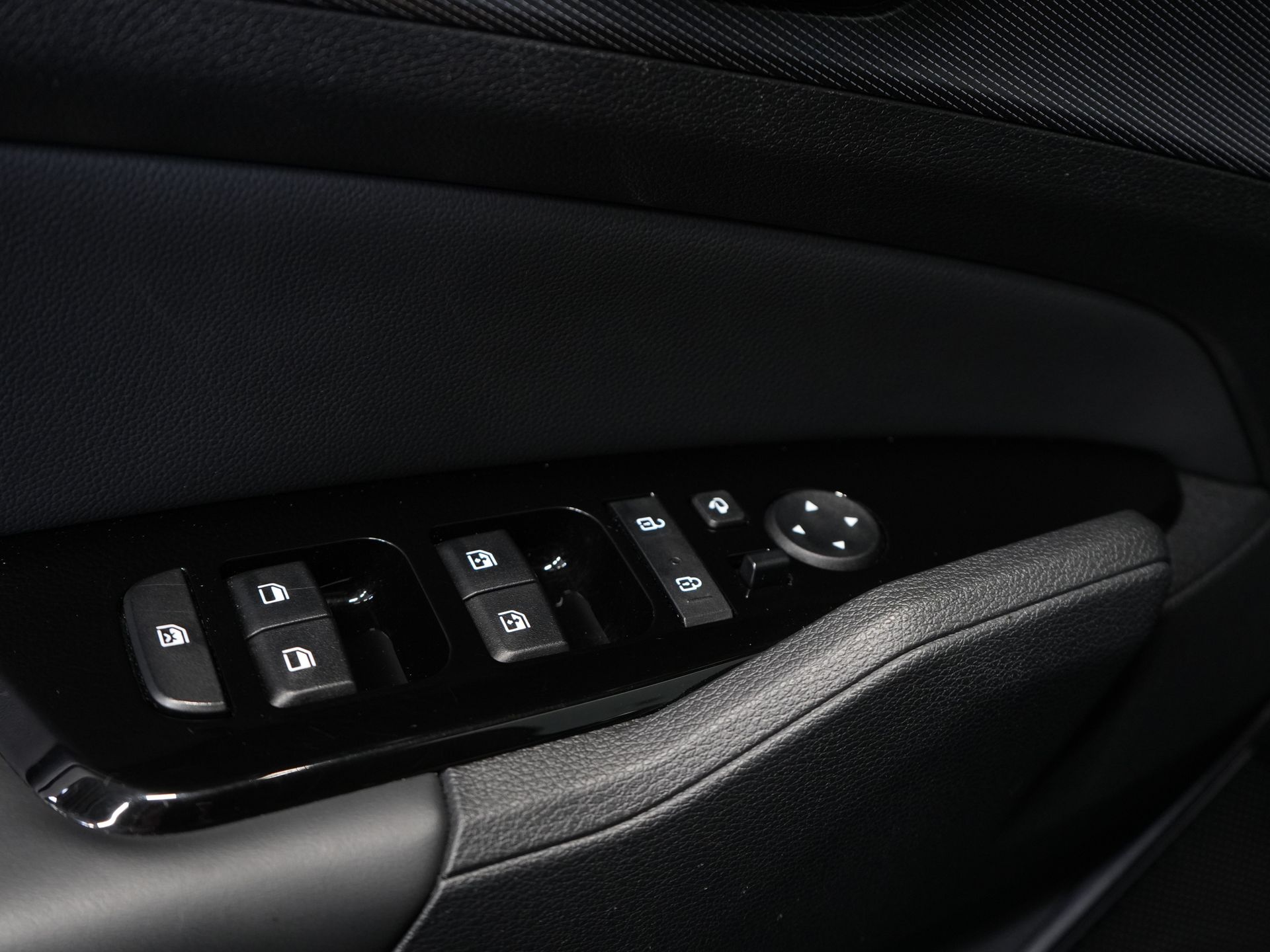 Kia Sportage SUV 1.6 T-GDi Plug-in Hybrid AWD DynamicLine LED/ Virtual Cockpit/ Adapt.Cruise/ Elek.Klep/ Afn. Trekhaak/ Elek.Stoelen/ Stoelverw./ 24