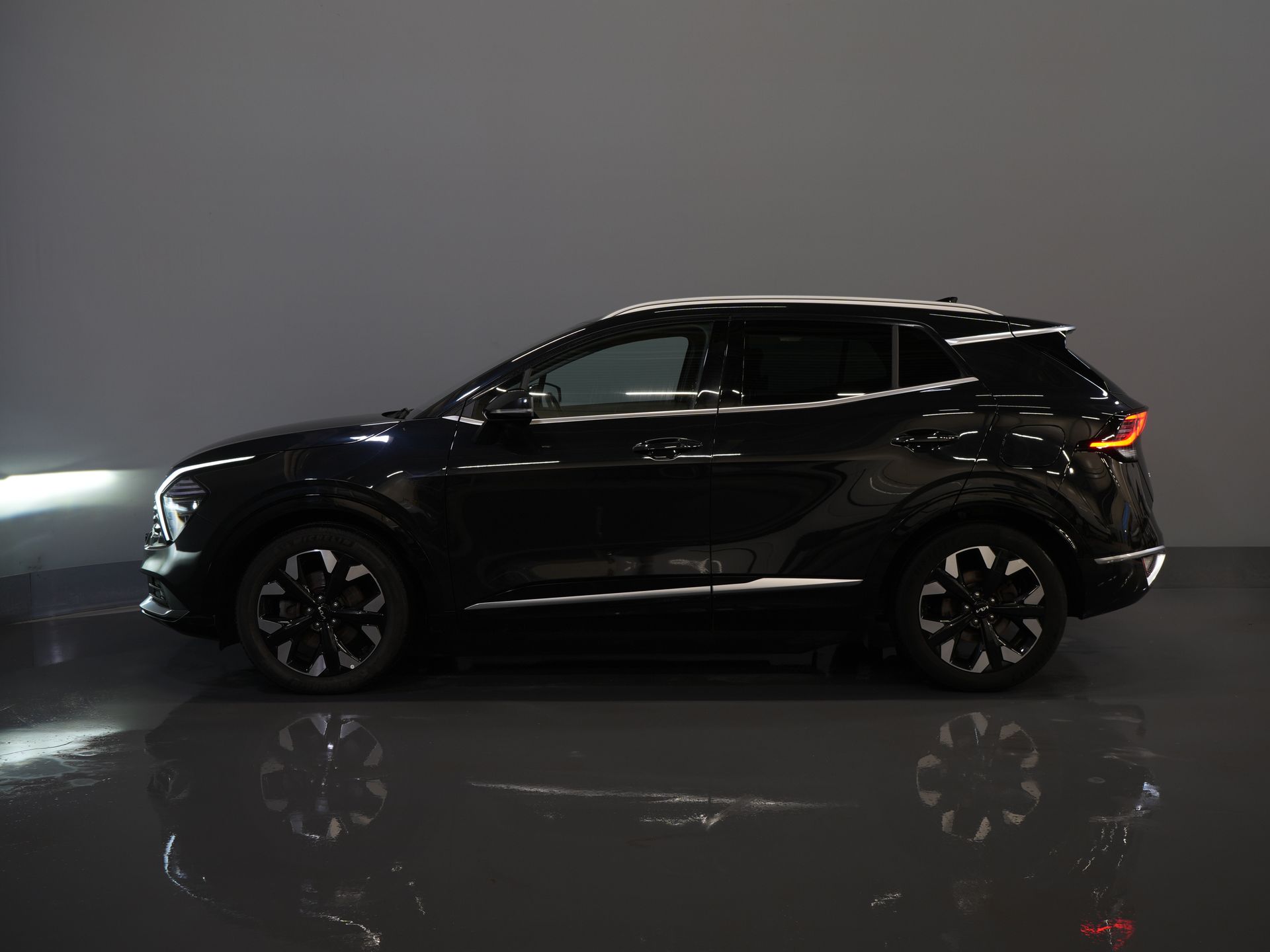 Kia Sportage SUV 1.6 T-GDi Plug-in Hybrid AWD DynamicLine LED/ Virtual Cockpit/ Adapt.Cruise/ Elek.Klep/ Afn. Trekhaak/ Elek.Stoelen/ Stoelverw./ 9