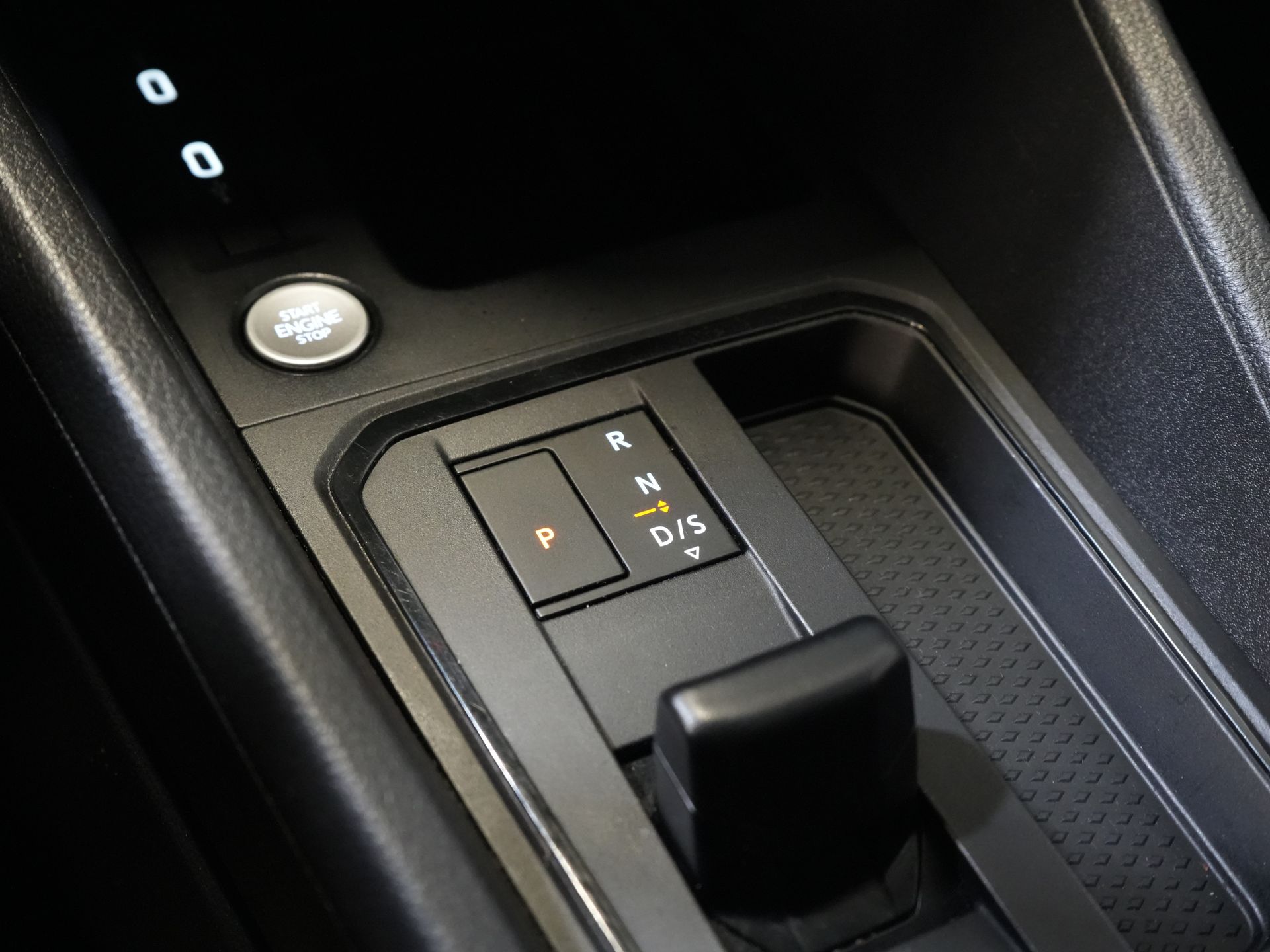 Volkswagen Caddy Cargo Bestelbus 2.0 TDI 125 pk DSG Aut. LED/ Standkachel/ Carplay/ Stoelverw./ Airco/ Camera/ Cruise/ PDC 19