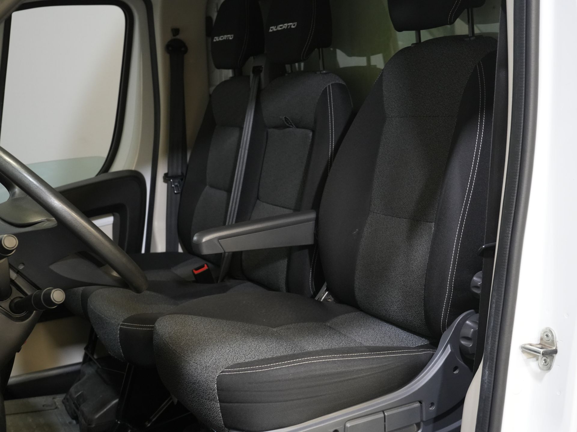 Fiat Ducato Bakwagen 2.3 MJ 150 pk Bakwagen 377x220x222 Laadklep/ Zijdeur/ Spoiler/ Tacho/ Gev.Stoel/ Camera/ Climate/ Cruise/ Navi 11