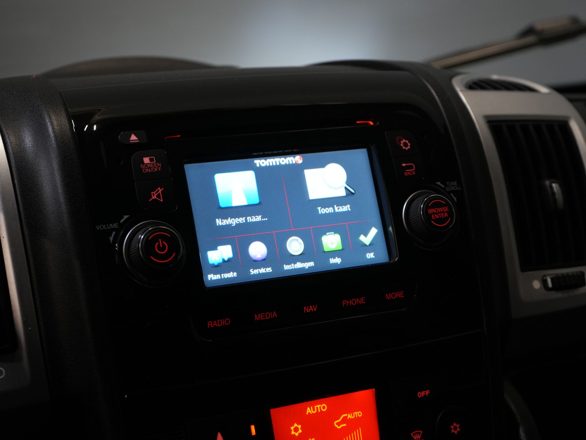 Fiat Ducato Bakwagen 2.3 MJ 150 pk Bakwagen 377x220x222 Laadklep/ Zijdeur/ Spoiler/ Tacho/ Gev.Stoel/ Camera/ Climate/ Cruise/ Navi 23