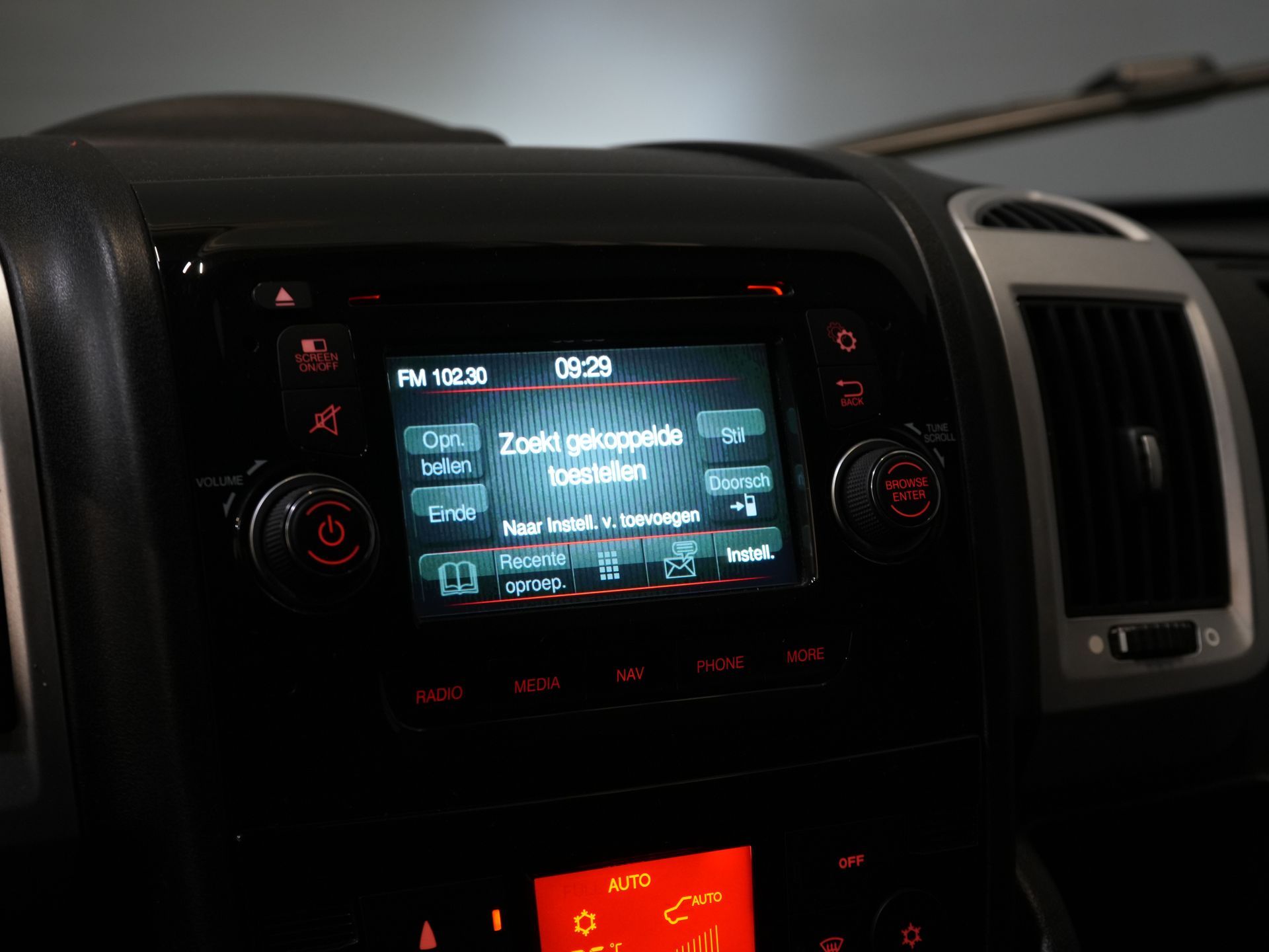 Fiat Ducato Bakwagen 2.3 MJ 150 pk Bakwagen 377x220x222 Laadklep/ Zijdeur/ Spoiler/ Tacho/ Gev.Stoel/ Camera/ Climate/ Cruise/ Navi 24