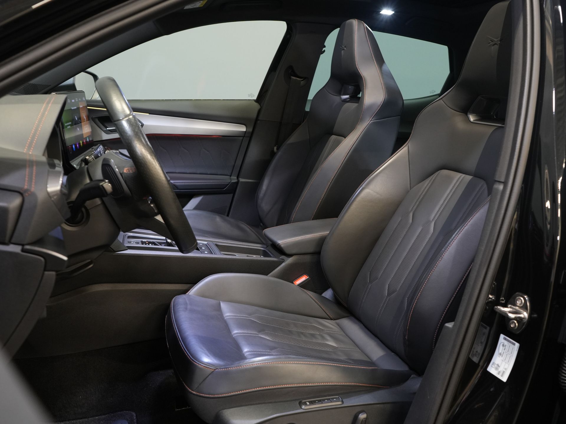 CUPRA Formentor SUV 1.4 e-Hybrid 245 pk VZ Copper Edition Pano/ Elek.Klep/ Elek.Trekhaak/ Leder/ Alarm III/ Mem.Stoel/ Adapt.Cruise/ Matrix/ Stoelve 11