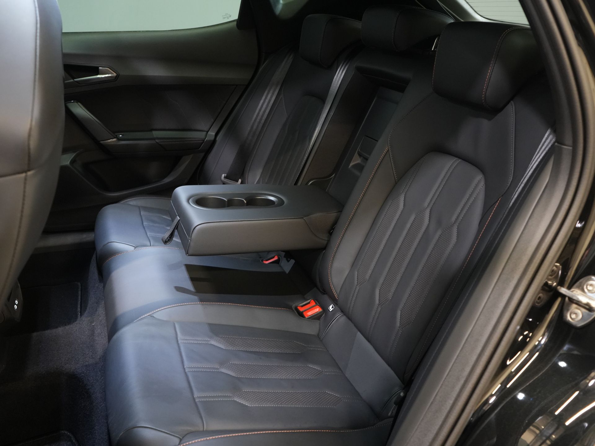 CUPRA Formentor SUV 1.4 e-Hybrid 245 pk VZ Copper Edition Pano/ Elek.Klep/ Elek.Trekhaak/ Leder/ Alarm III/ Mem.Stoel/ Adapt.Cruise/ Matrix/ Stoelve 18