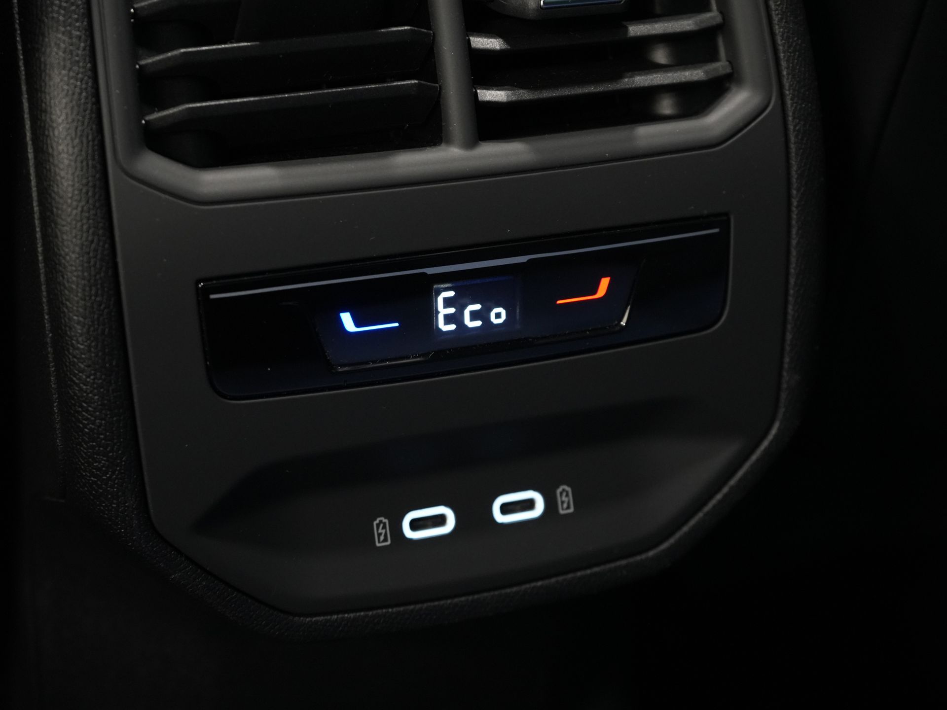 CUPRA Formentor SUV 1.4 e-Hybrid 245 pk VZ Copper Edition Pano/ Elek.Klep/ Elek.Trekhaak/ Leder/ Alarm III/ Mem.Stoel/ Adapt.Cruise/ Matrix/ Stoelve 19