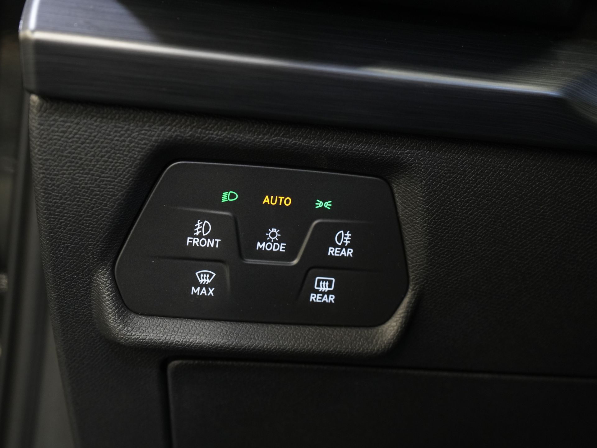 CUPRA Formentor SUV 1.4 e-Hybrid 245 pk VZ Copper Edition Pano/ Elek.Klep/ Elek.Trekhaak/ Leder/ Alarm III/ Mem.Stoel/ Adapt.Cruise/ Matrix/ Stoelve 21