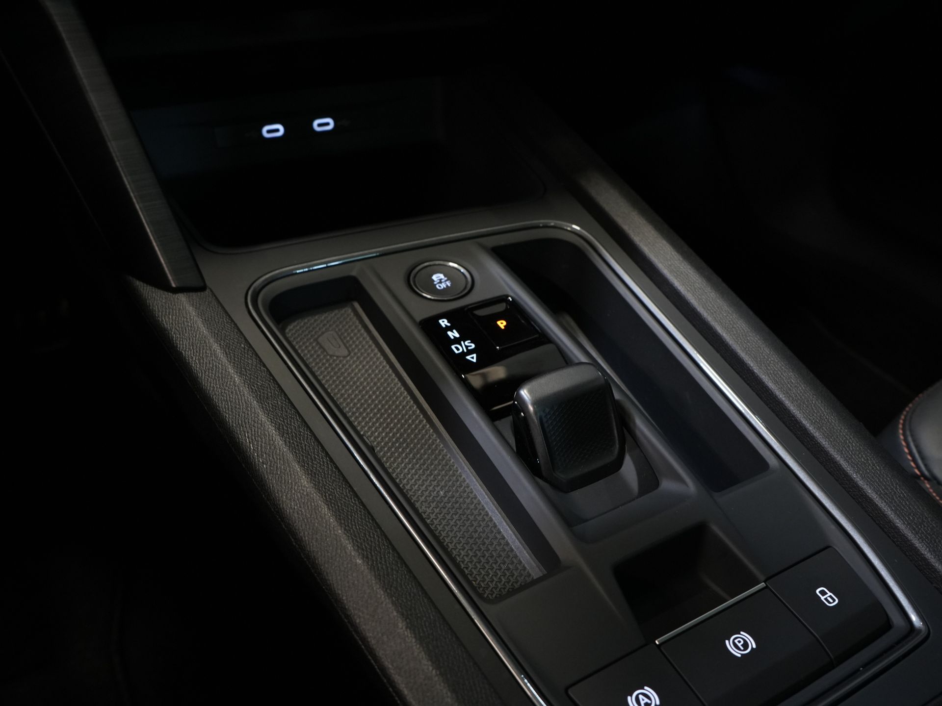 CUPRA Formentor SUV 1.4 e-Hybrid 245 pk VZ Copper Edition Pano/ Elek.Klep/ Elek.Trekhaak/ Leder/ Alarm III/ Mem.Stoel/ Adapt.Cruise/ Matrix/ Stoelve 25