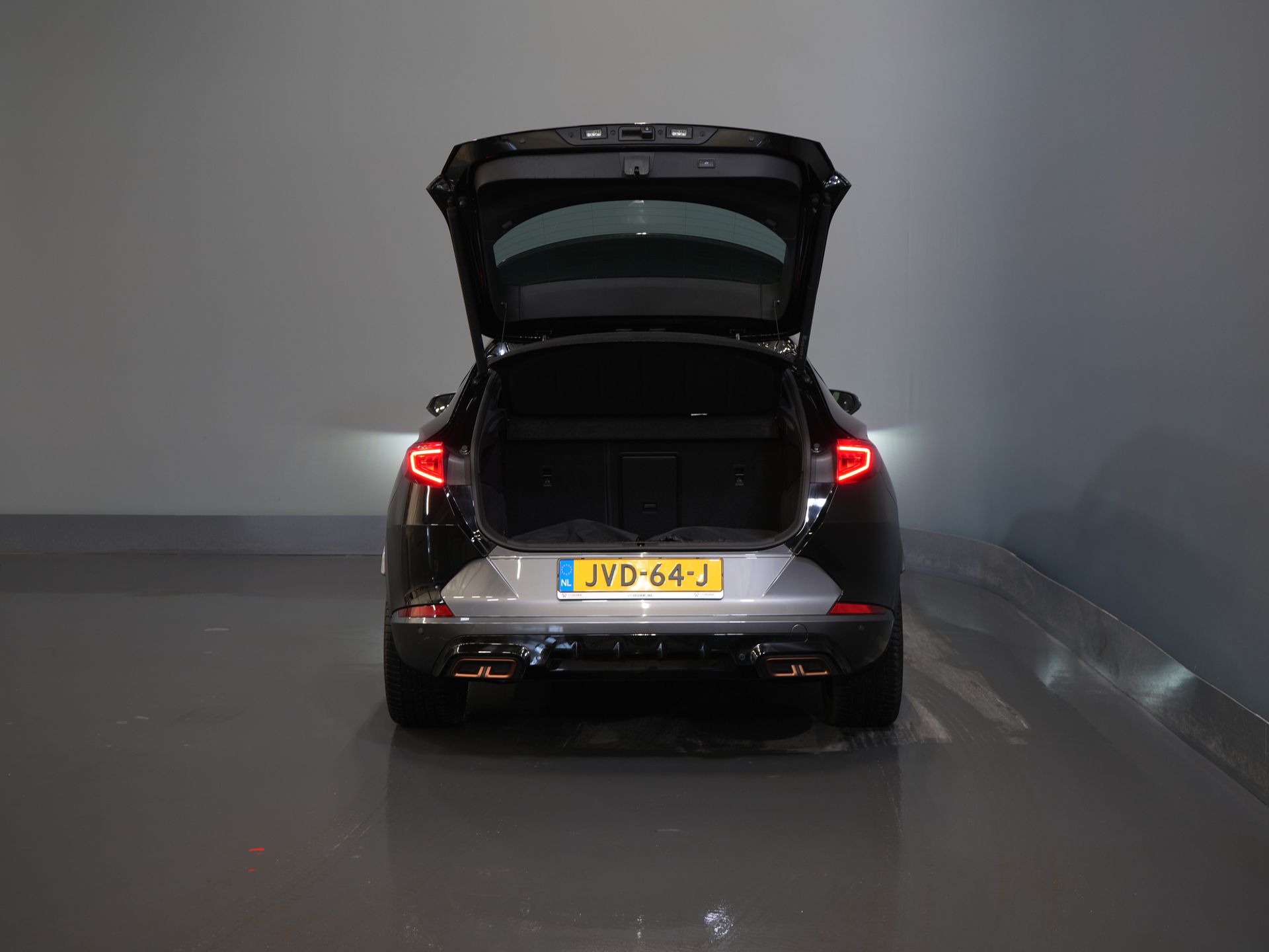 CUPRA Formentor SUV 1.4 e-Hybrid 245 pk VZ Copper Edition Pano/ Elek.Klep/ Elek.Trekhaak/ Leder/ Alarm III/ Mem.Stoel/ Adapt.Cruise/ Matrix/ Stoelve 4