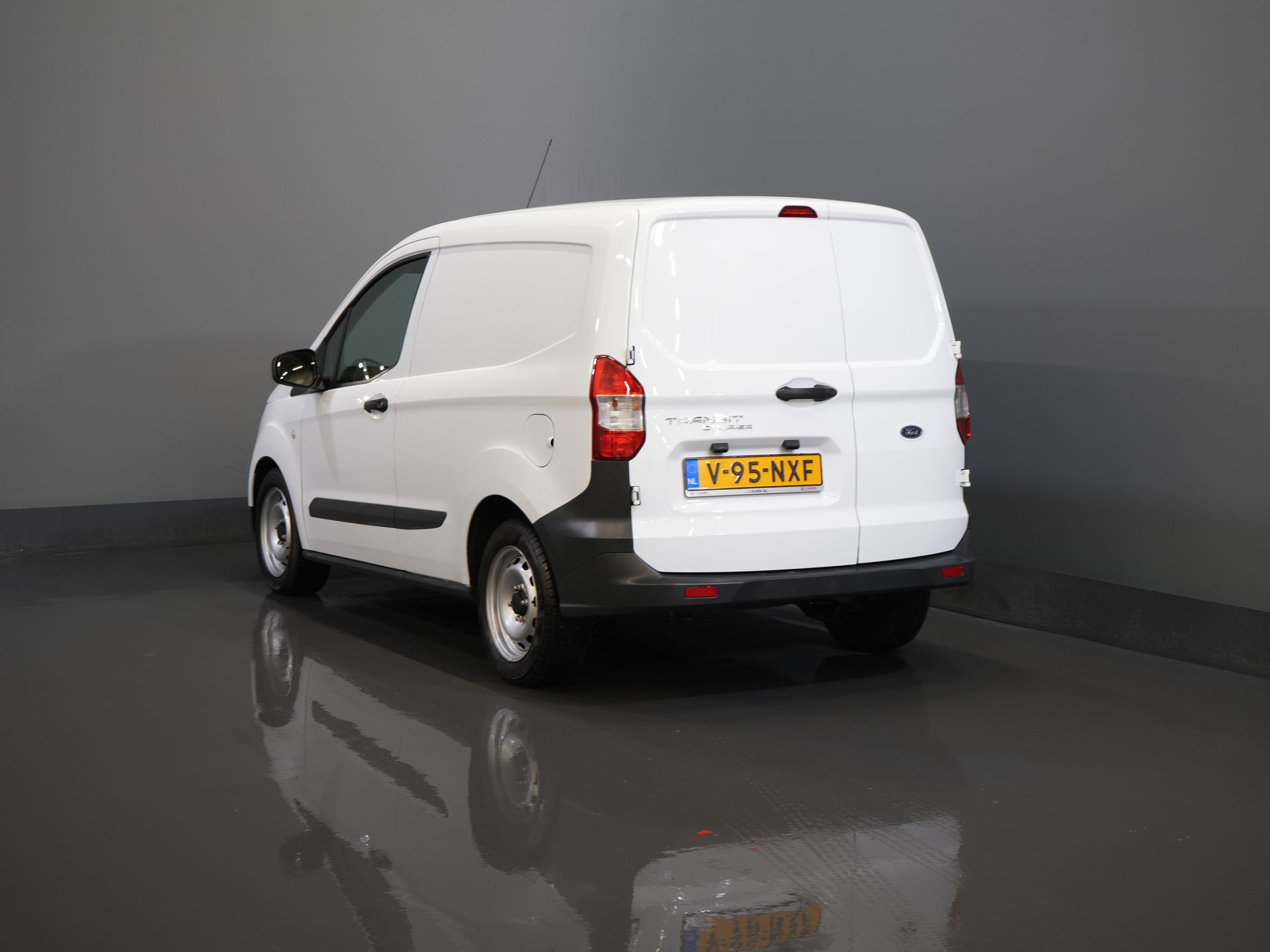 Ford Transit Courier Bestelbus 1.0 BENZINE 100 pk Dealer Onderhouden/ Airco/ DAB/ Bluetooth 1