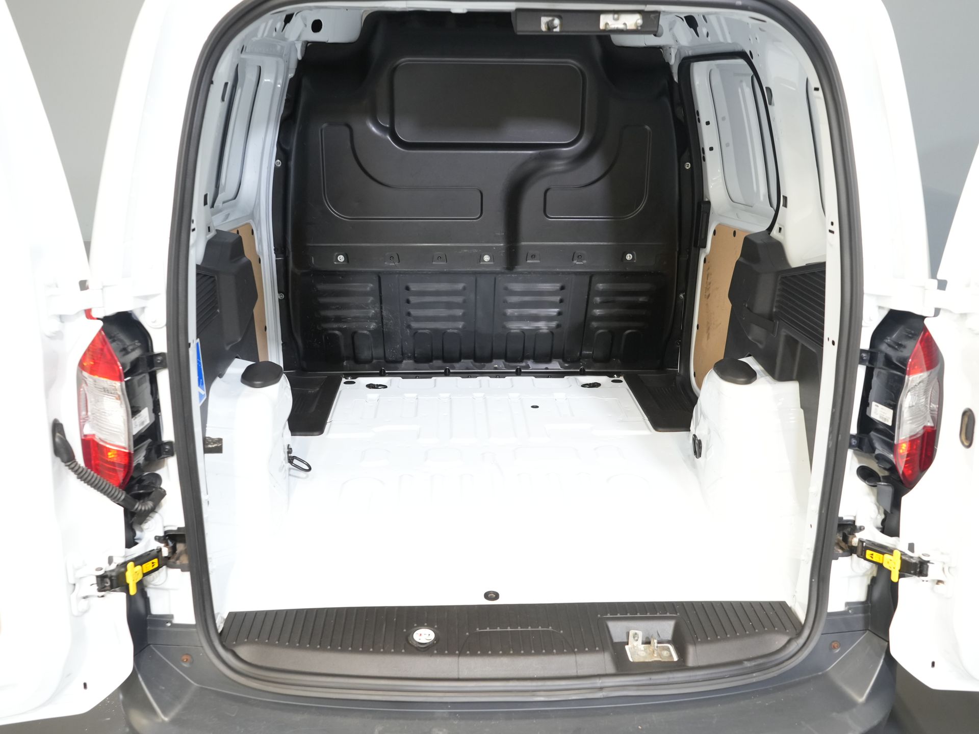 Ford Transit Courier Bestelbus 1.0 BENZINE 100 pk Dealer Onderhouden/ Airco/ DAB/ Bluetooth 14