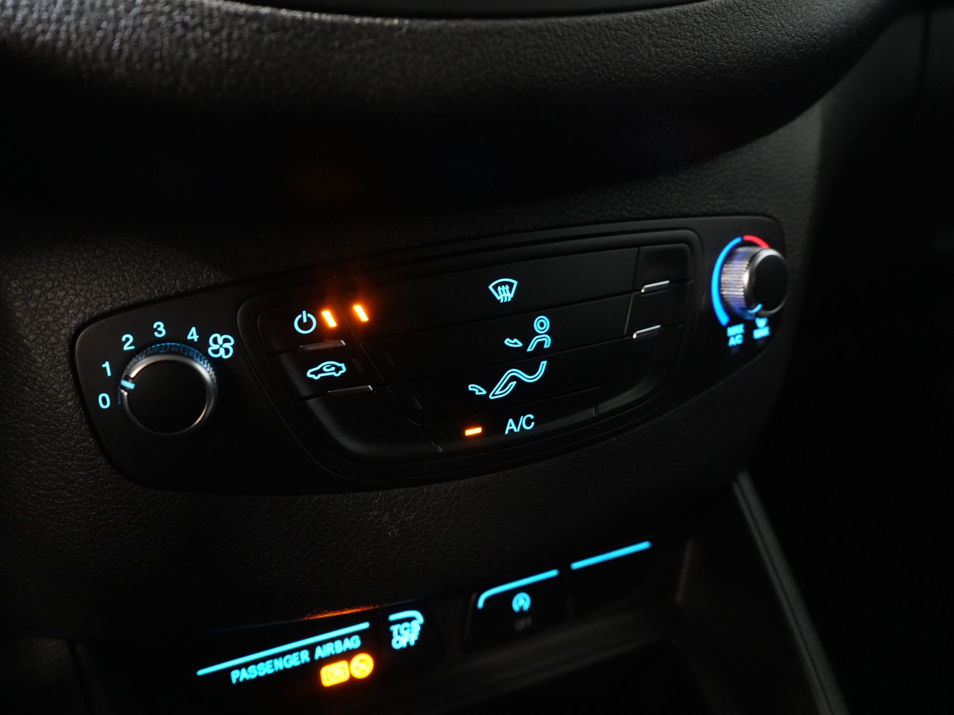 Ford Transit Courier Bestelbus 1.0 BENZINE 100 pk Dealer Onderhouden/ Airco/ DAB/ Bluetooth 17