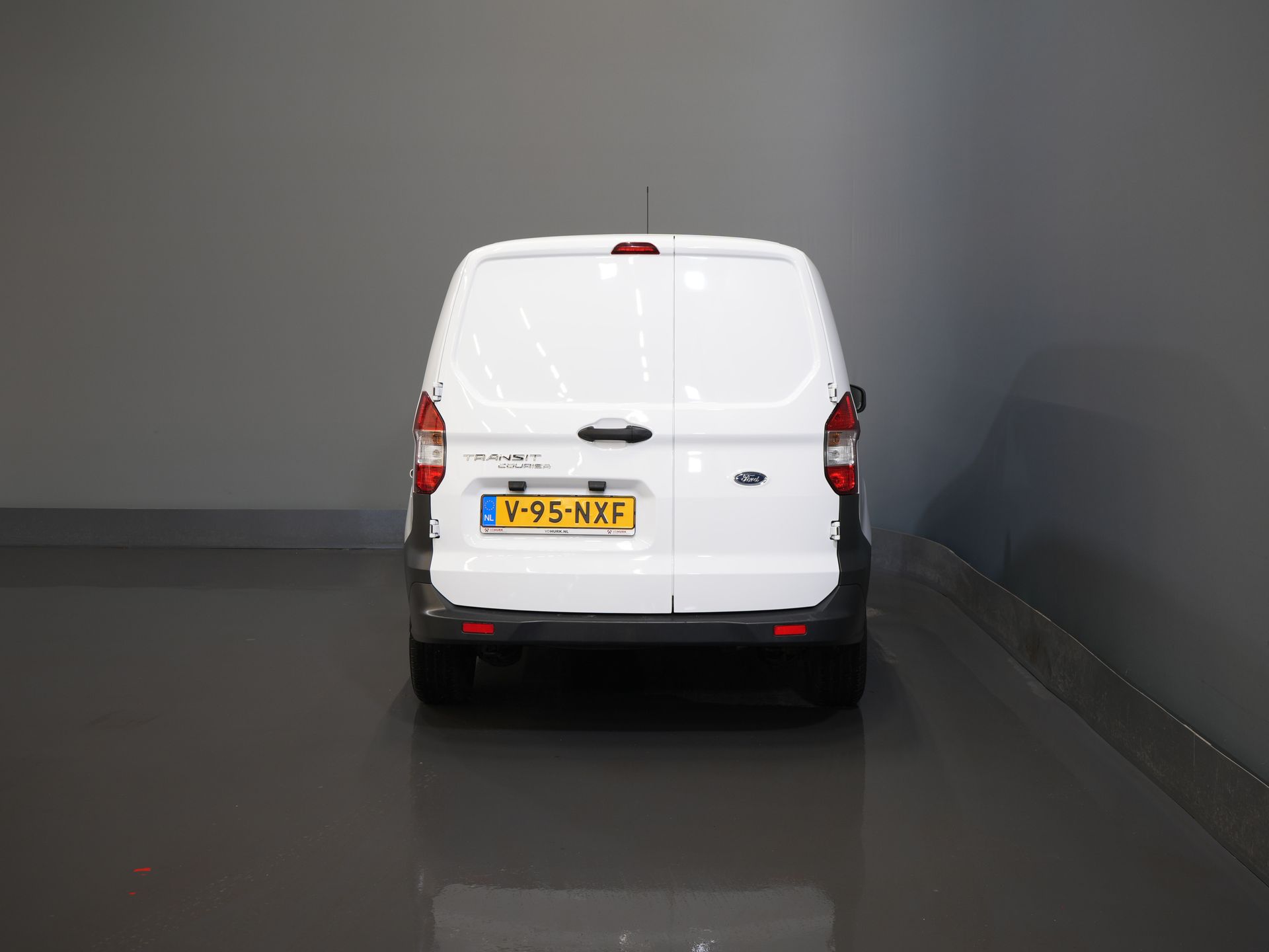 Ford Transit Courier Bestelbus 1.0 BENZINE 100 pk Dealer Onderhouden/ Airco/ DAB/ Bluetooth 5