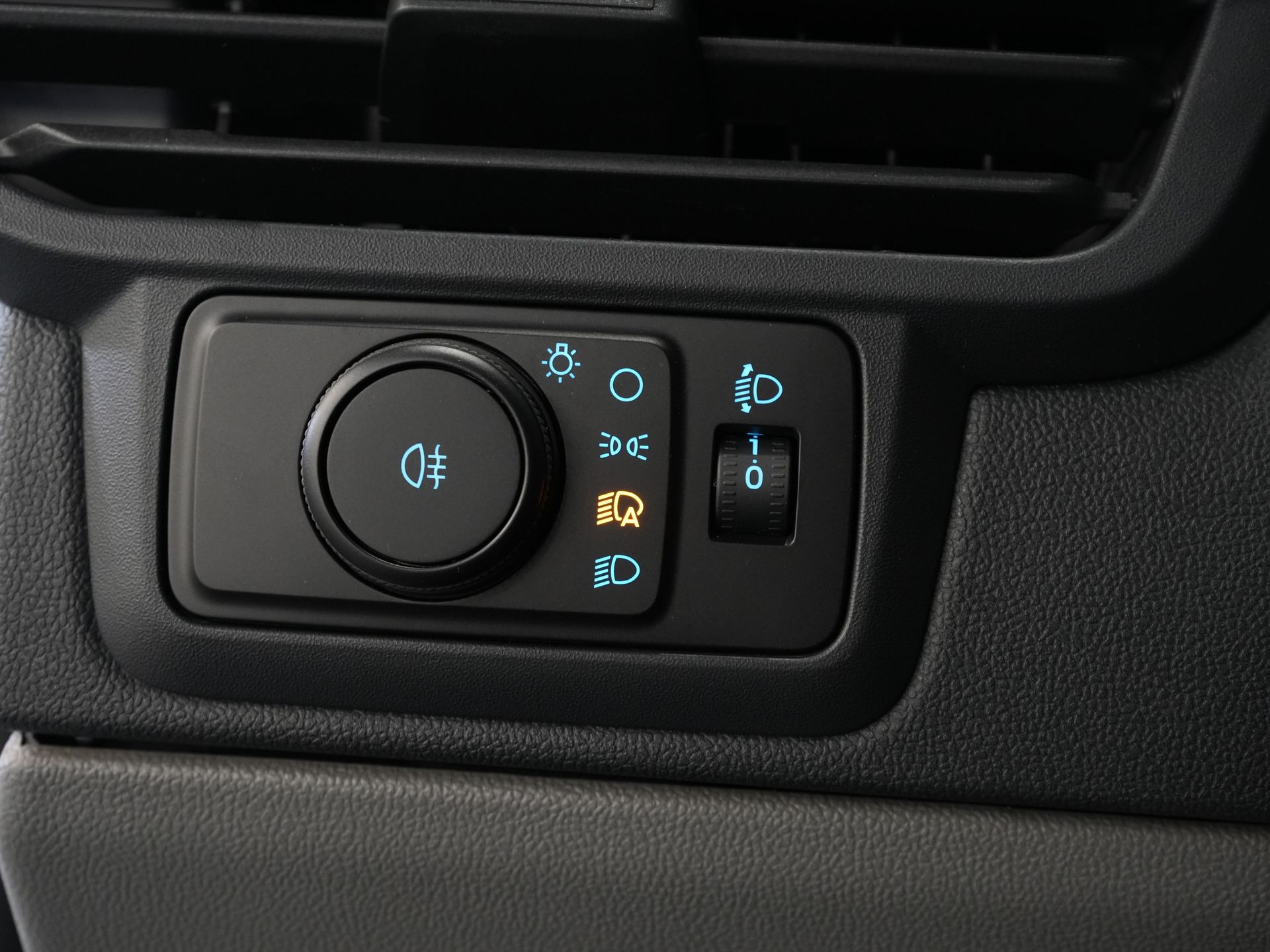 Ford E-Transit Custom Bestelbus Trend L2 65 kWh 330 km WLTP Garantie t/m 2030/ LED/ Snellader/ 2.3t Trekverm./ Stuurverw./ Stoelverw./ Carplay/ Climate/ Camera/ 17