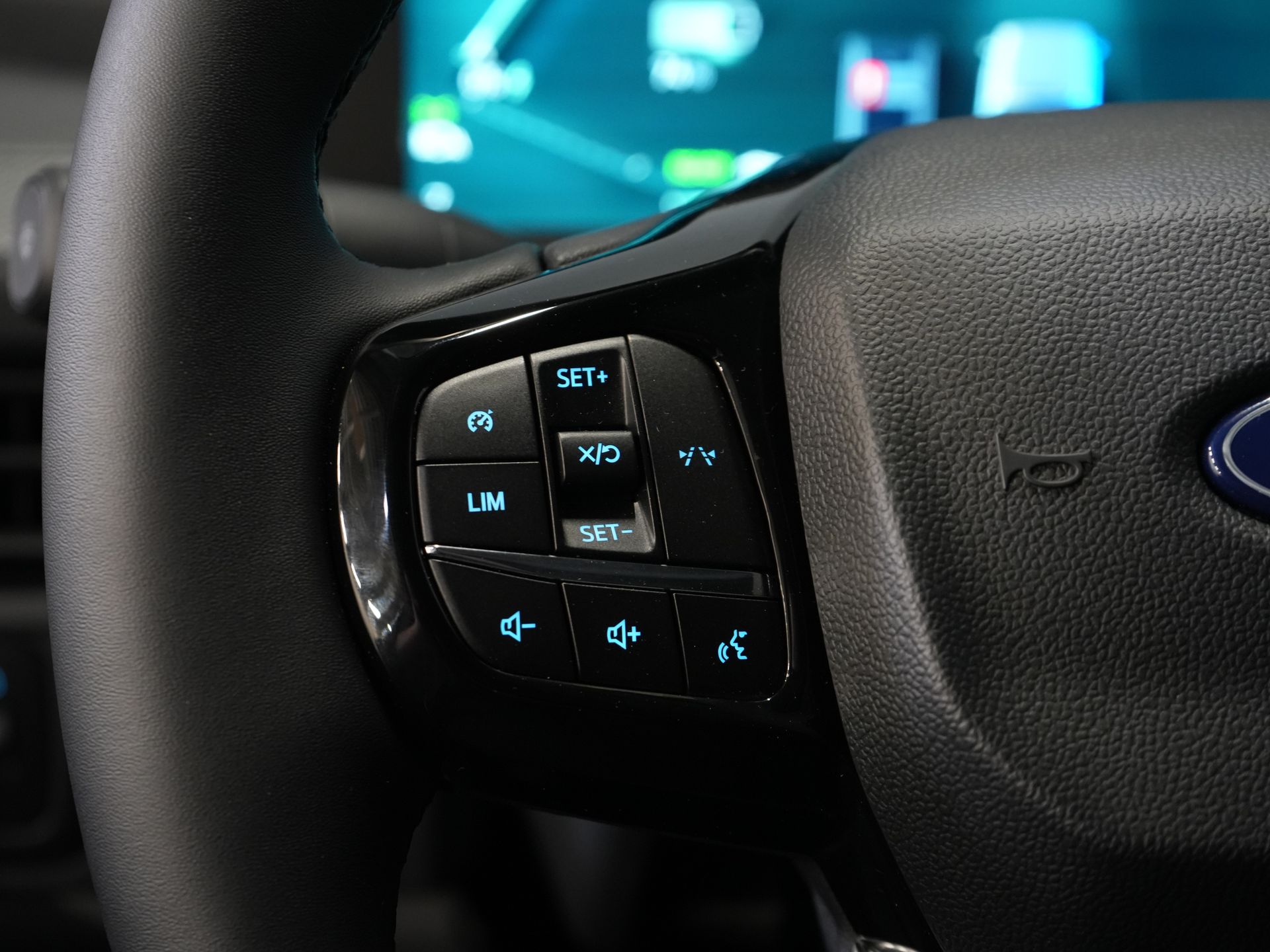 Ford E-Transit Custom Bestelbus Trend L2 65 kWh 330 km WLTP Garantie t/m 2030/ LED/ Snellader/ 2.3t Trekverm./ Stuurverw./ Stoelverw./ Carplay/ Climate/ Camera/ 18