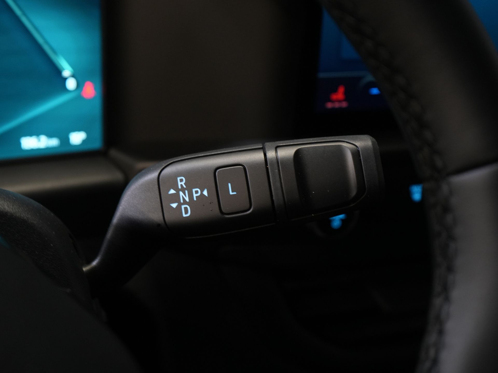 Ford E-Transit Custom Bestelbus Trend L2 65 kWh 330 km WLTP Garantie t/m 2030/ LED/ Snellader/ 2.3t Trekverm./ Stuurverw./ Stoelverw./ Carplay/ Climate/ Camera/ 20