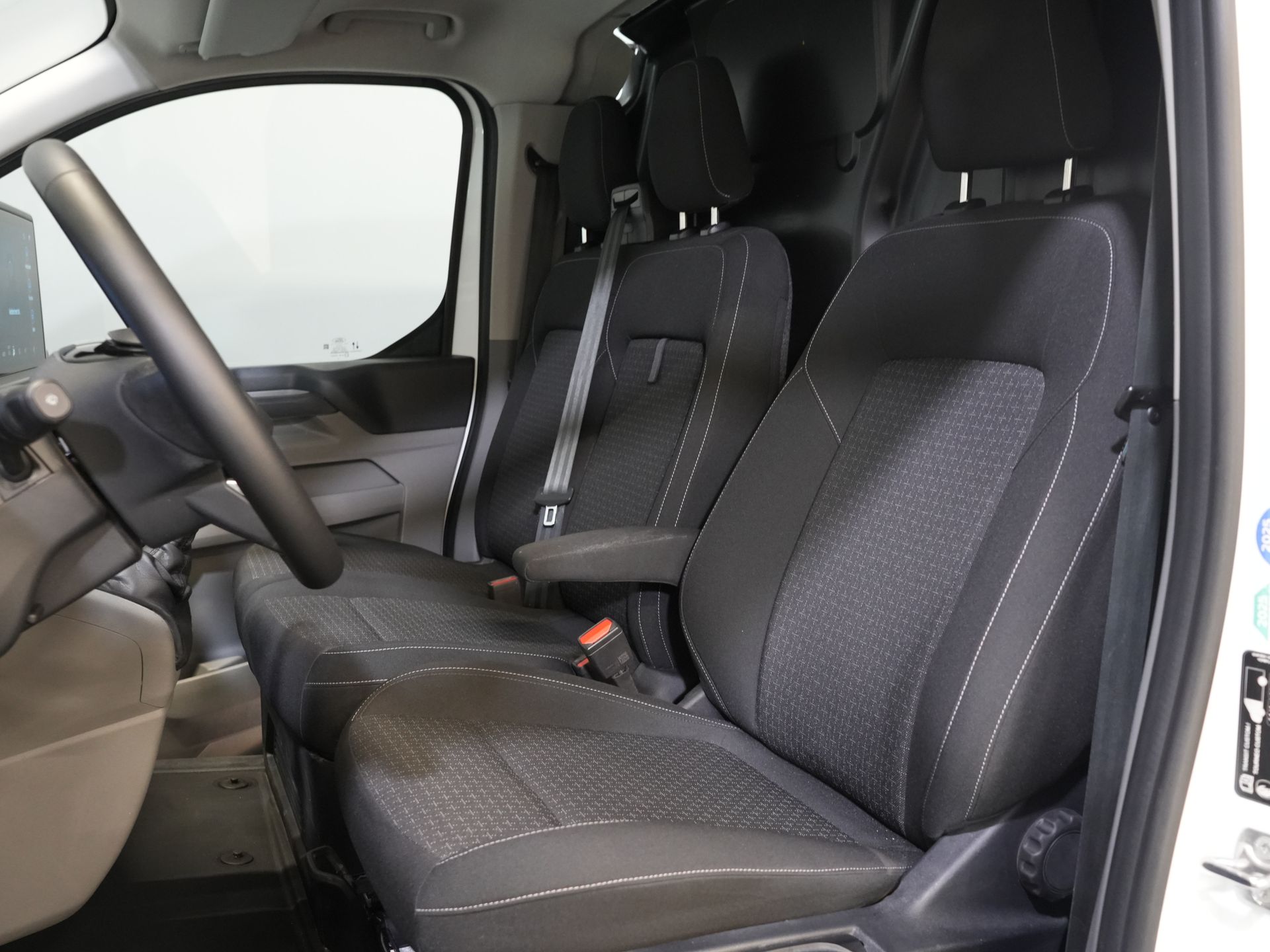 Ford Transit Custom Bestelbus 2.0 TDCI 135 pk LED/ Carplay/ 2.8t Trekverm./ Stuurverw./ Stoelverw./ Climate/ Camera/ Cruise/ PDC 11