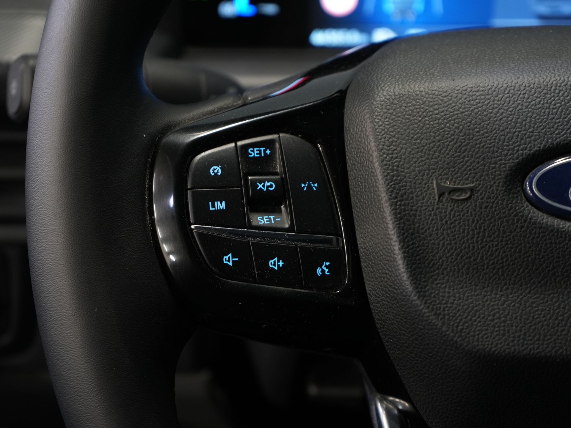 Ford Transit Custom Bestelbus 2.0 TDCI 135 pk LED/ Carplay/ 2.8t Trekverm./ Stuurverw./ Stoelverw./ Climate/ Camera/ Cruise/ PDC 17