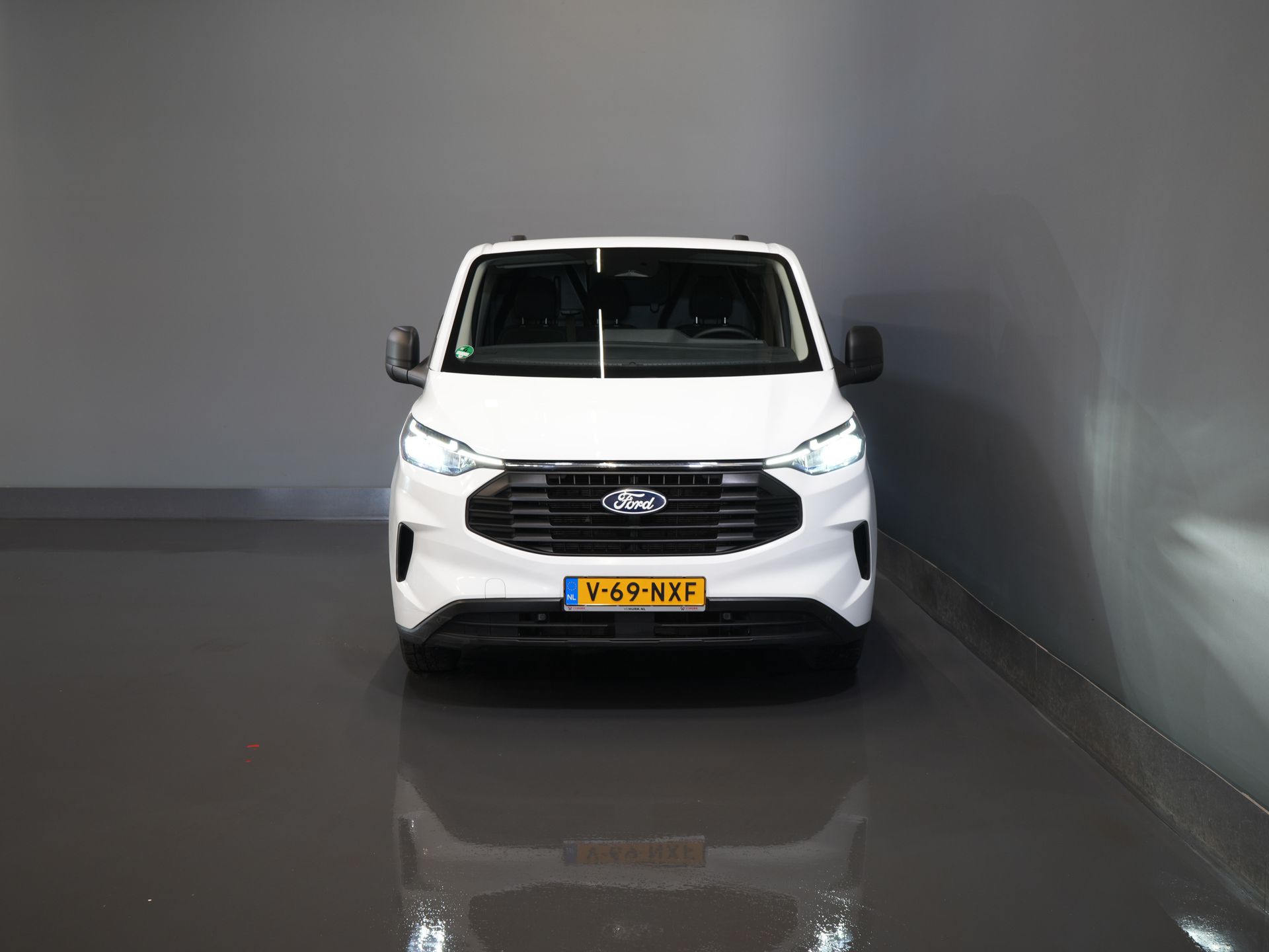 Ford Transit Custom Bestelbus 2.0 TDCI 135 pk LED/ Carplay/ 2.8t Trekverm./ Stuurverw./ Stoelverw./ Climate/ Camera/ Cruise/ PDC 6