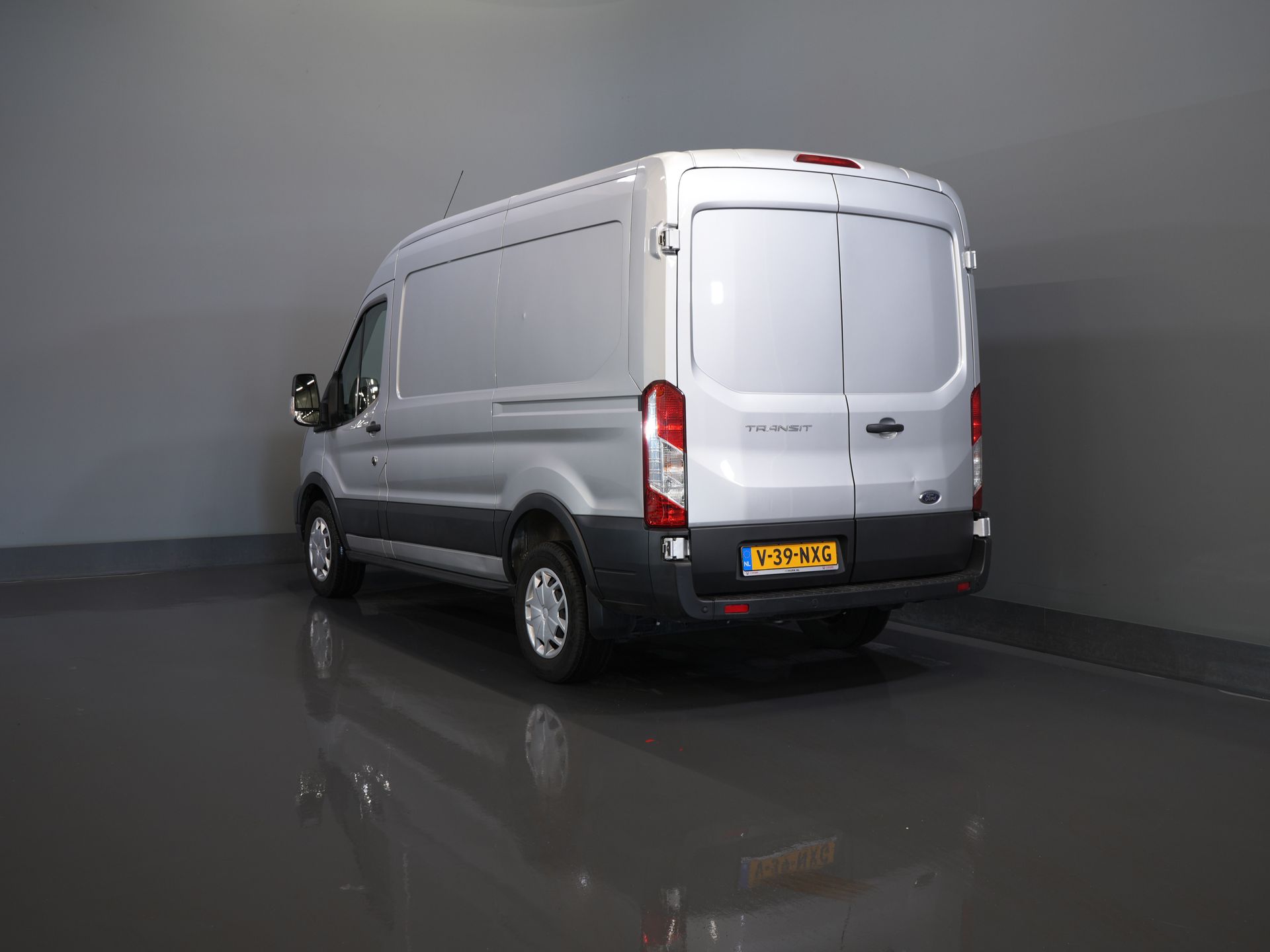 Ford Transit Bestelbus 2.0 TDCI 130 pk L2H2 Trend PDC/ Cruise/ Verw.voorruit/ Airco 1