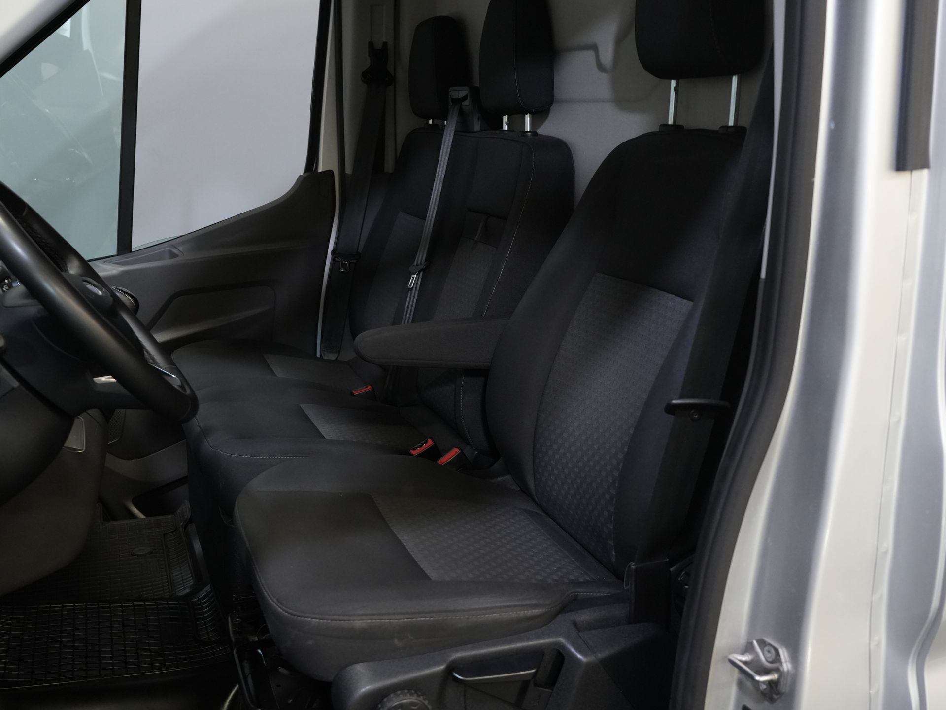 Ford Transit Bestelbus 2.0 TDCI 130 pk L2H2 Trend PDC/ Cruise/ Verw.voorruit/ Airco 11