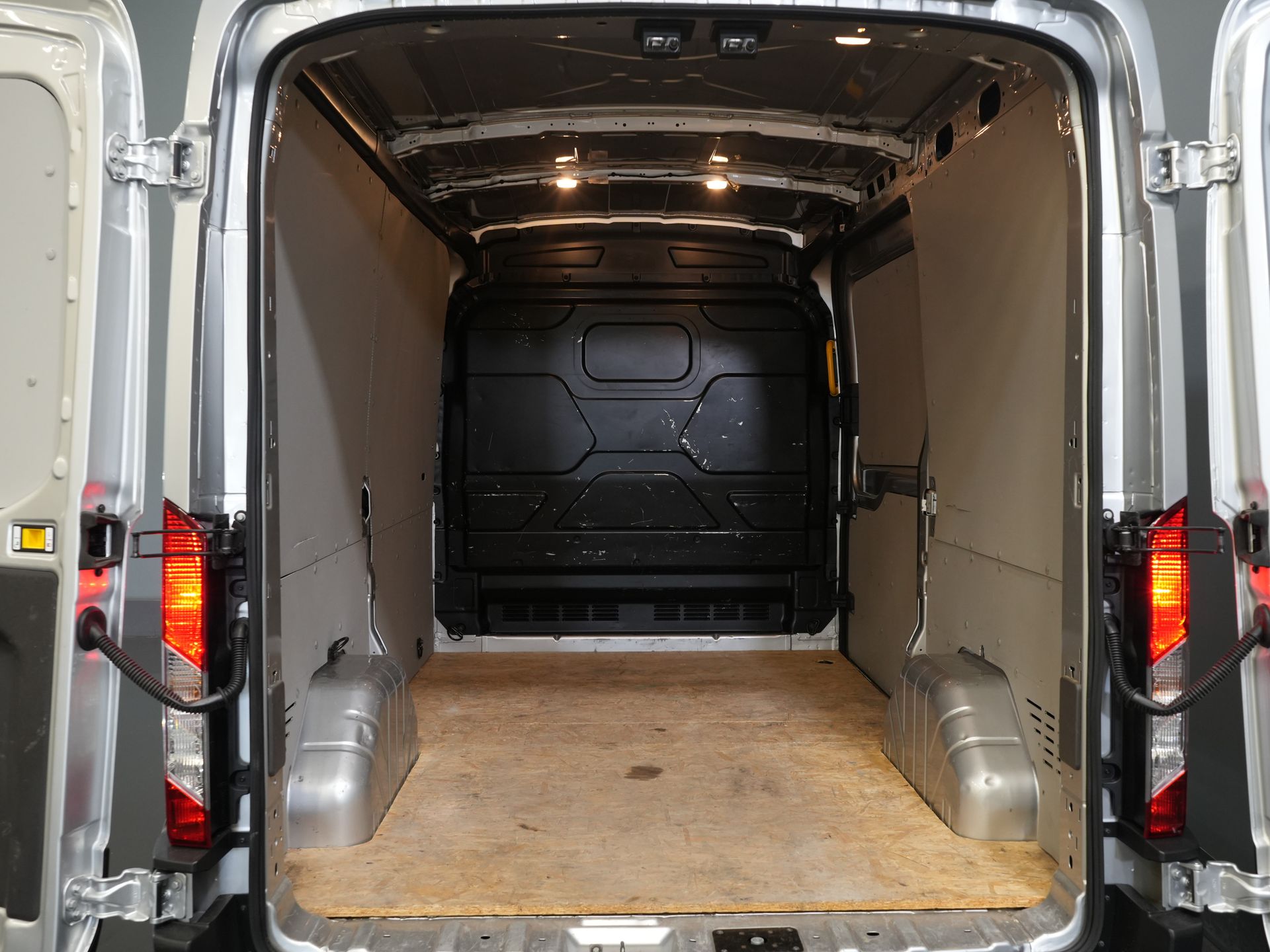 Ford Transit Bestelbus 2.0 TDCI 130 pk L2H2 Trend PDC/ Cruise/ Verw.voorruit/ Airco 14