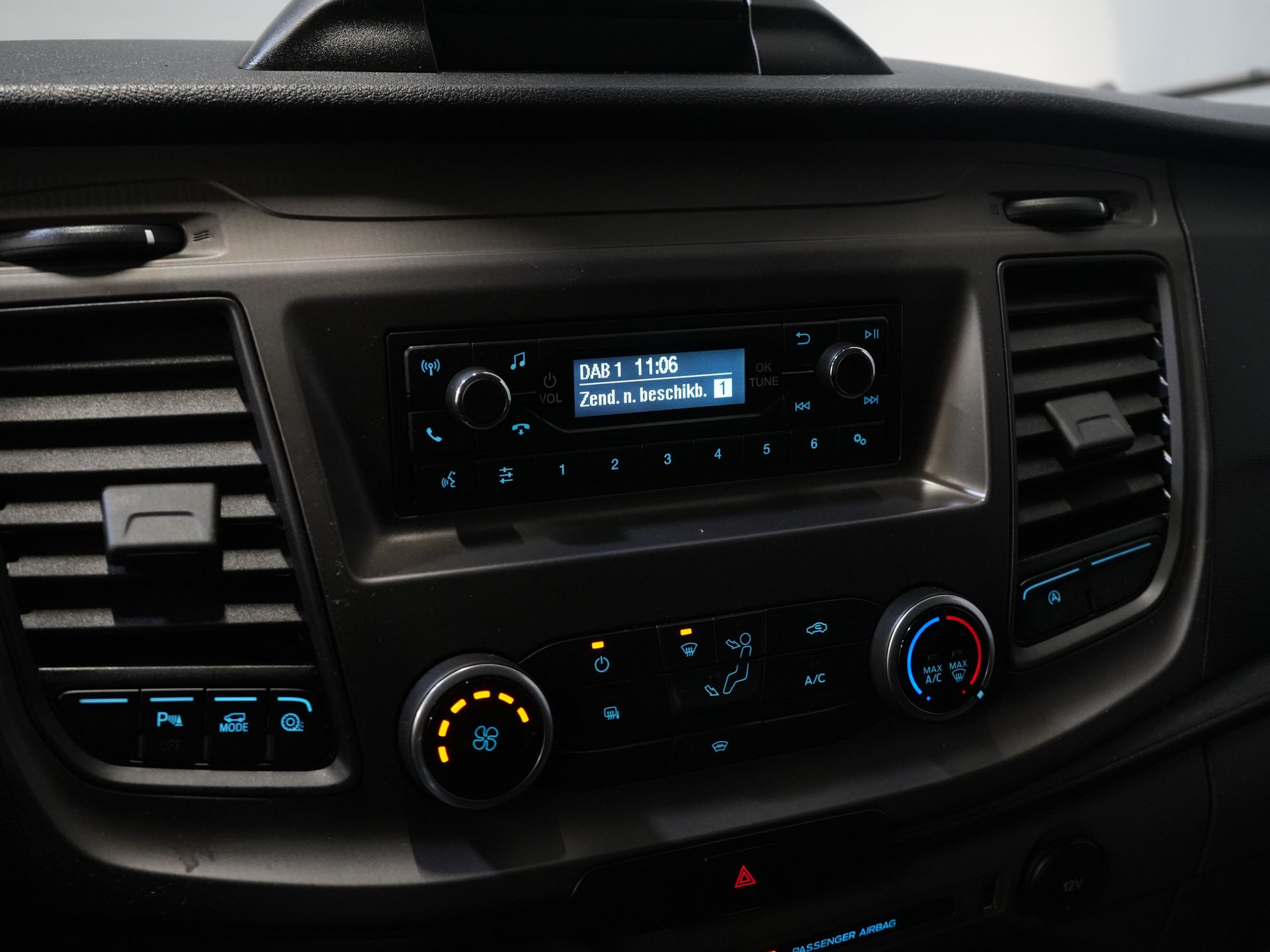 Ford Transit Bestelbus 2.0 TDCI 130 pk L2H2 Trend PDC/ Cruise/ Verw.voorruit/ Airco 18