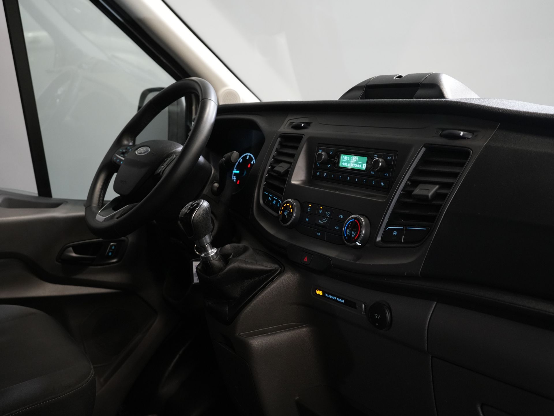 Ford Transit Bestelbus 2.0 TDCI 130 pk L2H2 Trend PDC/ Cruise/ Verw.voorruit/ Airco 2