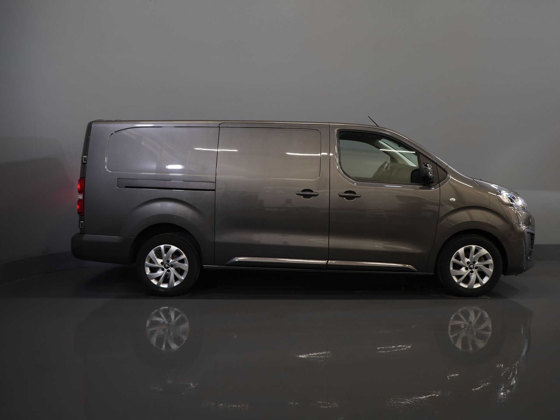 Citroën Jumpy Bestelbus 2.0 HDI 180 pk Aut. L3 2x Schuifdeur/ Carplay/ Camera/ PDC/ LMV/ Cruise/ Airco 10