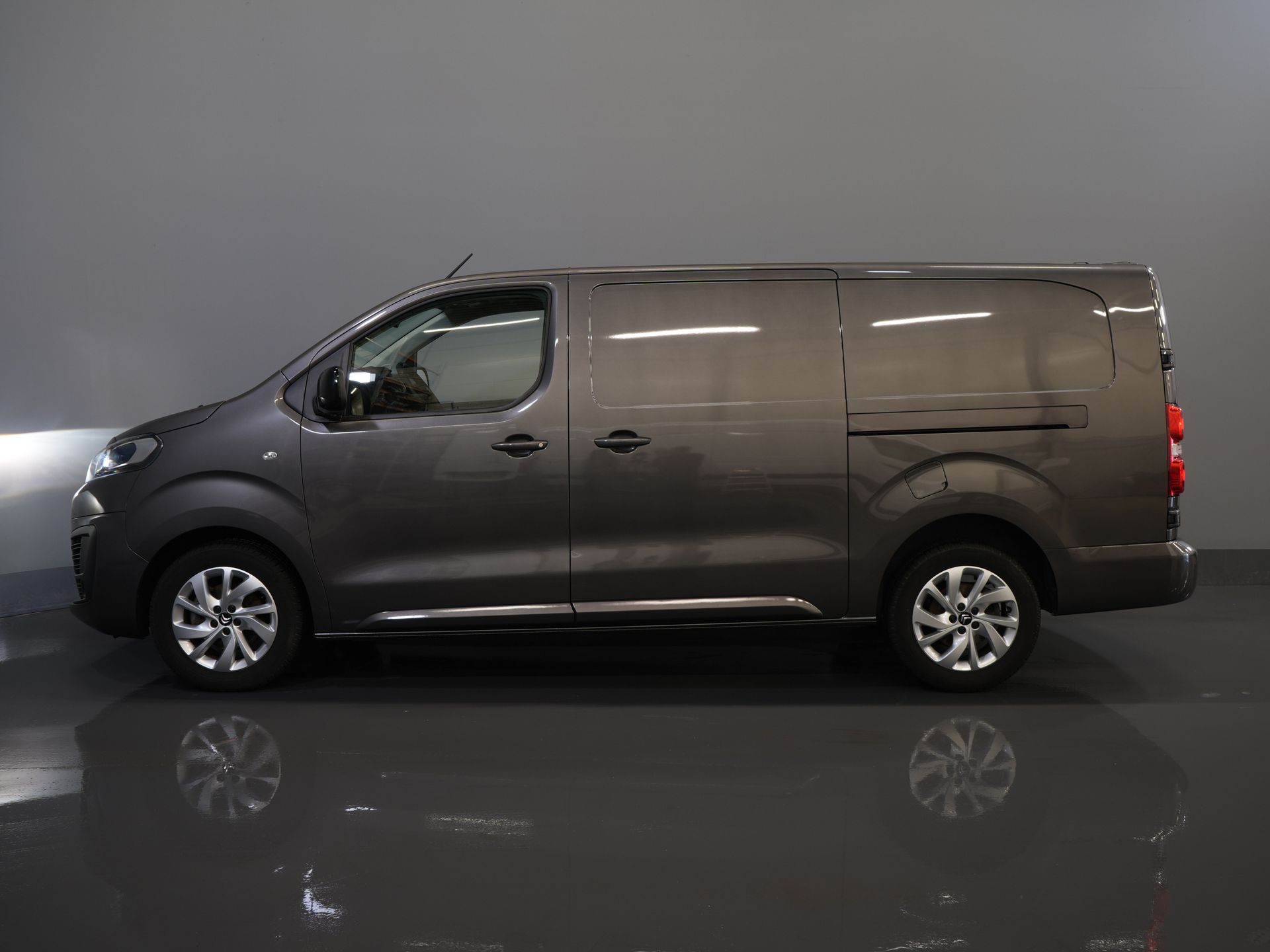 Citroën Jumpy Bestelbus 2.0 HDI 180 pk Aut. L3 2x Schuifdeur/ Carplay/ Camera/ PDC/ LMV/ Cruise/ Airco 9