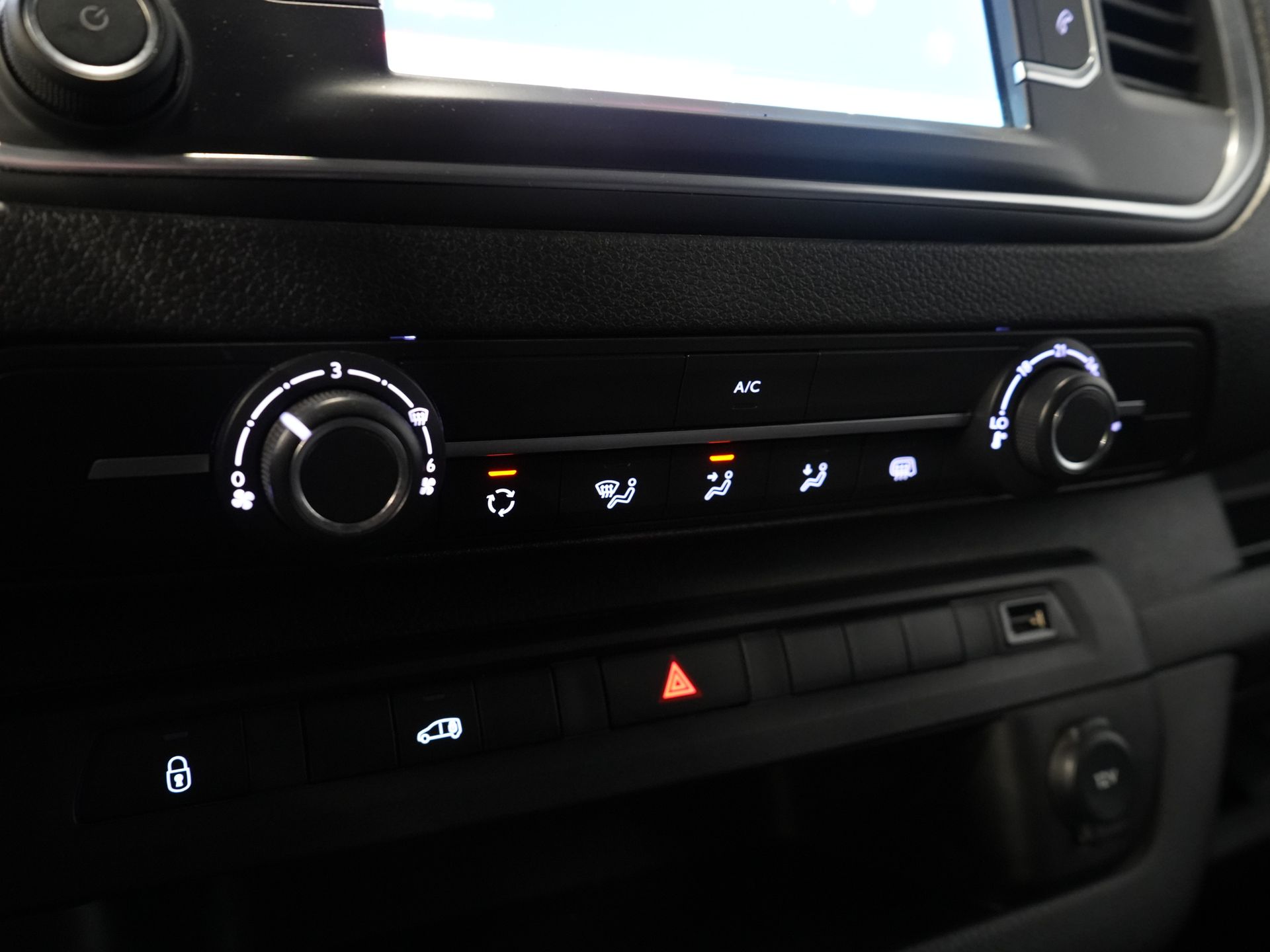 Fiat Scudo Bestelbus 1.5 MJ 120 pk L2 Navi/ Carplay/ Camera/ PDC/ Cruise/ Airco 19