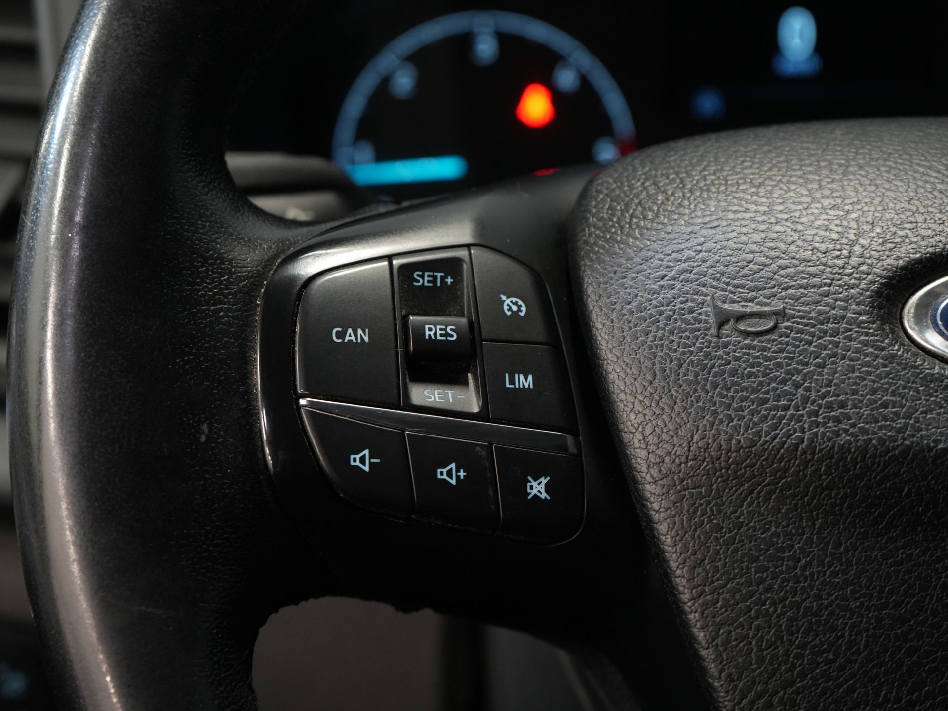 Ford Transit Custom Bestelbus 2.0 TDCI 130 pk L2 Carplay/ 2.8t Trekverm./ Stoelverw./ Airco/ Navi/ Camera/ Cruise/ PDC 18