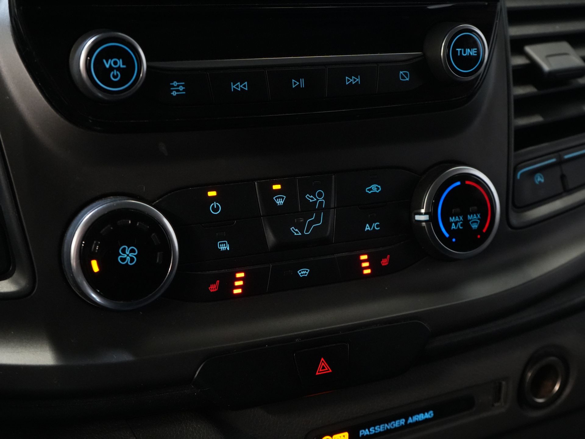 Ford Transit Custom Bestelbus 2.0 TDCI 130 pk L2 Carplay/ 2.8t Trekverm./ Stoelverw./ Airco/ Navi/ Camera/ Cruise/ PDC 20