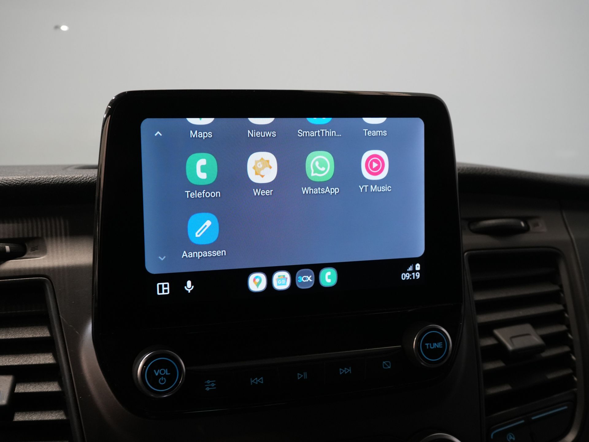 Ford Transit Custom Bestelbus 2.0 TDCI 130 pk L2 Carplay/ 2.8t Trekverm./ Stoelverw./ Airco/ Navi/ Camera/ Cruise/ PDC 24