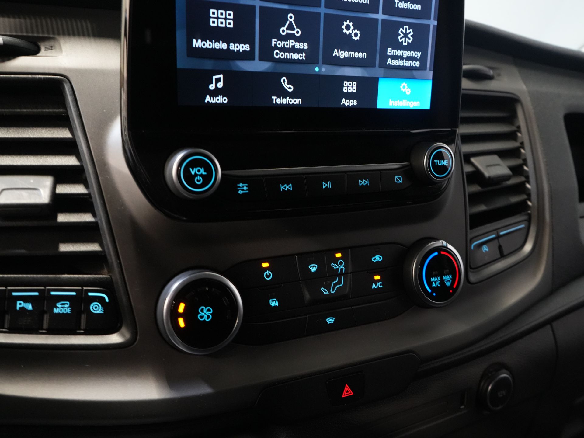 Ford Transit Custom Bestelbus 2.0 TDCI 130 pk Aut. L2 Carplay/ Airco/ Cruise/ Camera/ PDC V+A/ DAB 20