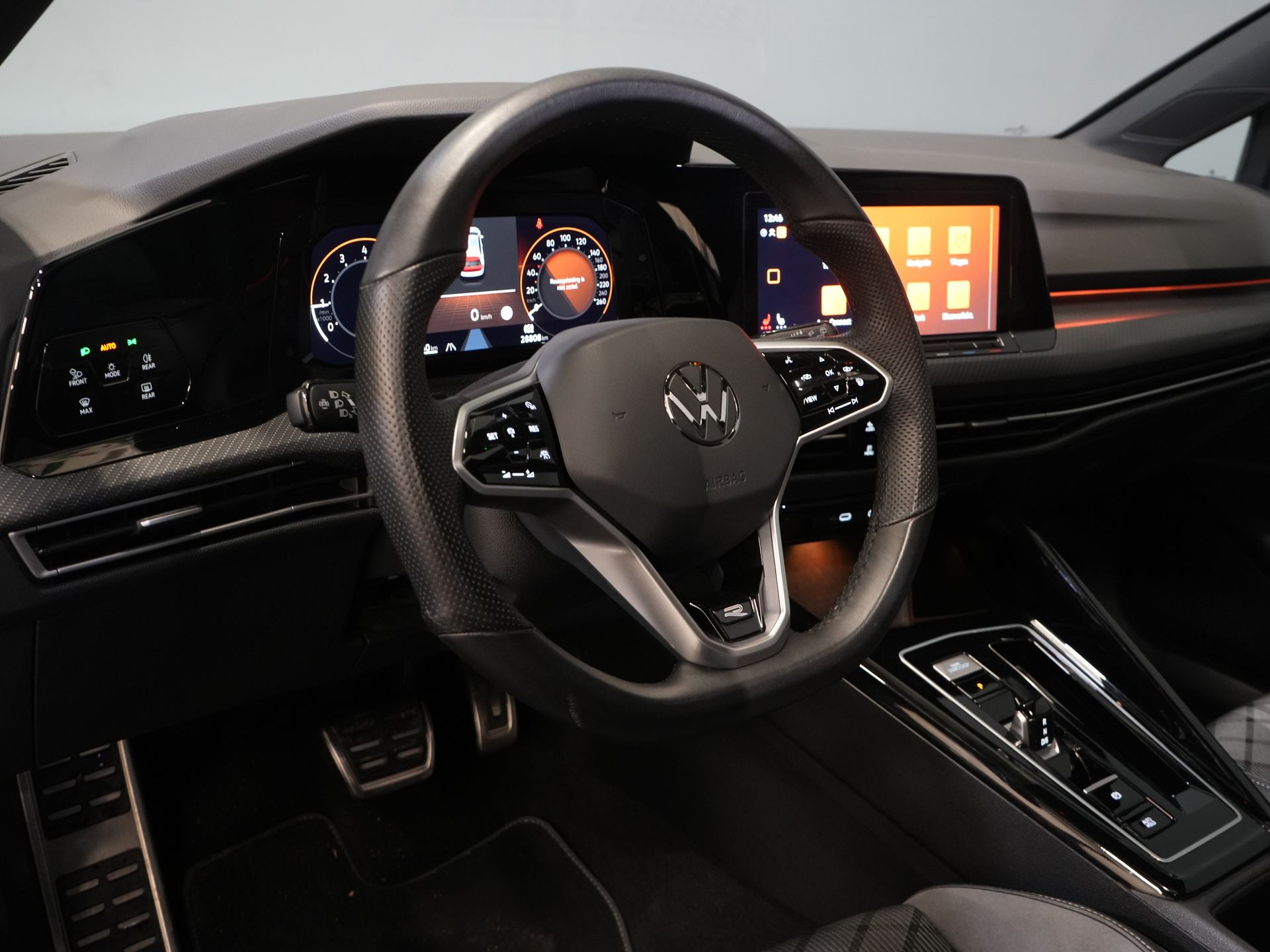 Volkswagen Golf Hatchback 1.5 eTSI 150 pk R-Line (DEMO) NL Auto/ Pano/ Adapt.Cruise/ LED/ Black Pack/ Virtual Cockpit/ Stuurverw./ Carplay/ Stoelverw./ Am 13