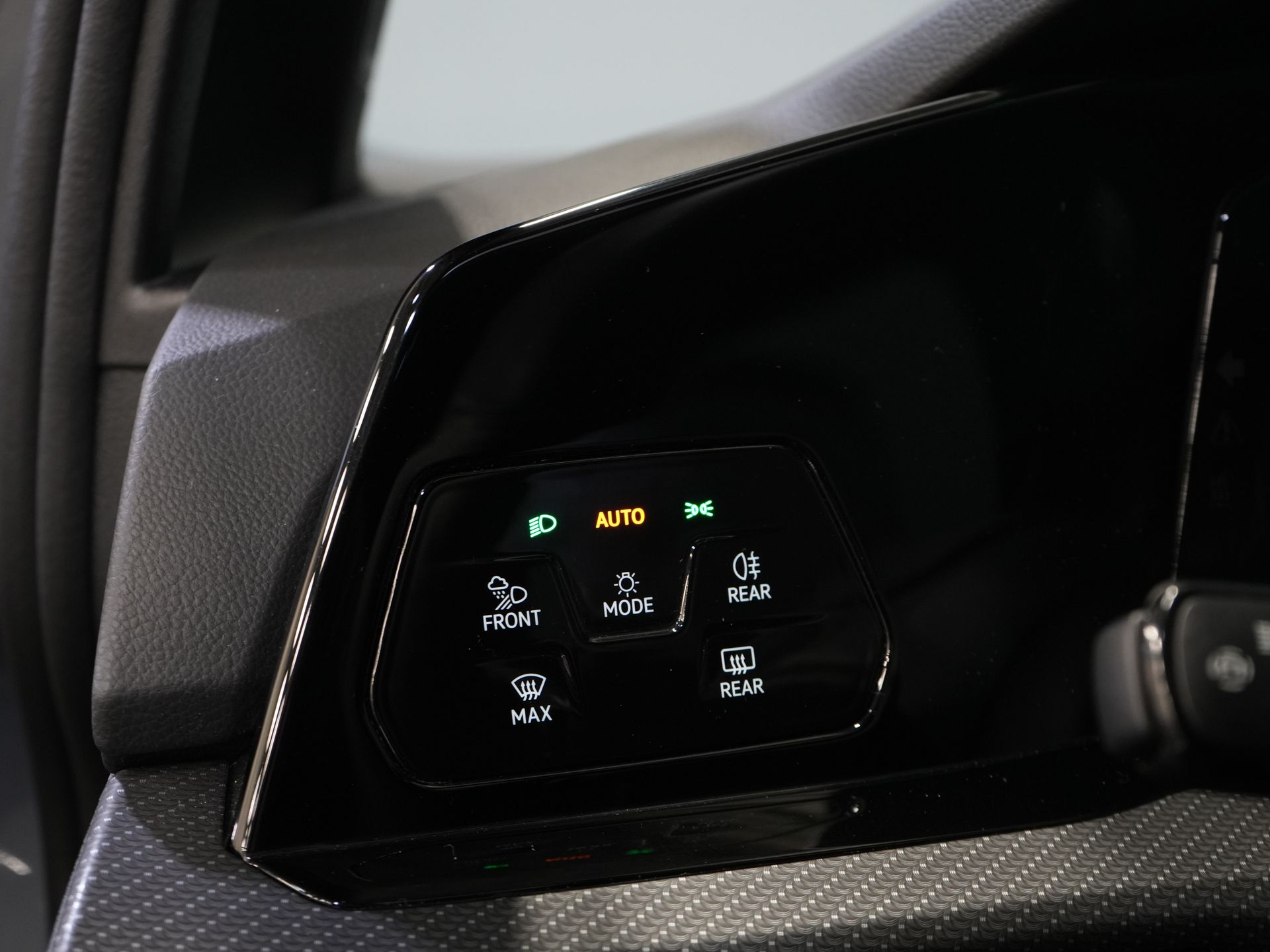 Volkswagen Golf Hatchback 1.5 eTSI 150 pk R-Line (DEMO) NL Auto/ Pano/ Adapt.Cruise/ LED/ Black Pack/ Virtual Cockpit/ Stuurverw./ Carplay/ Stoelverw./ Am 17