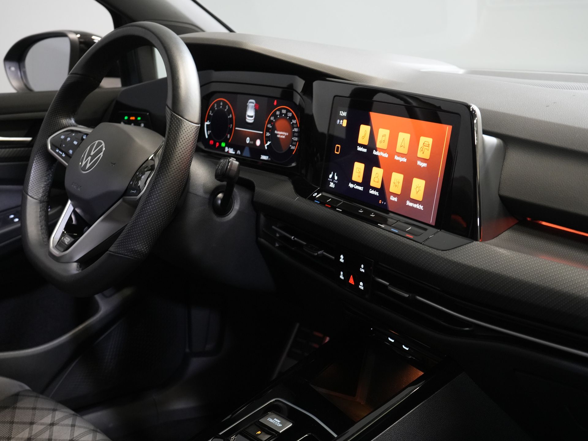 Volkswagen Golf Hatchback 1.5 eTSI 150 pk R-Line (DEMO) NL Auto/ Pano/ Adapt.Cruise/ LED/ Black Pack/ Virtual Cockpit/ Stuurverw./ Carplay/ Stoelverw./ Am 2