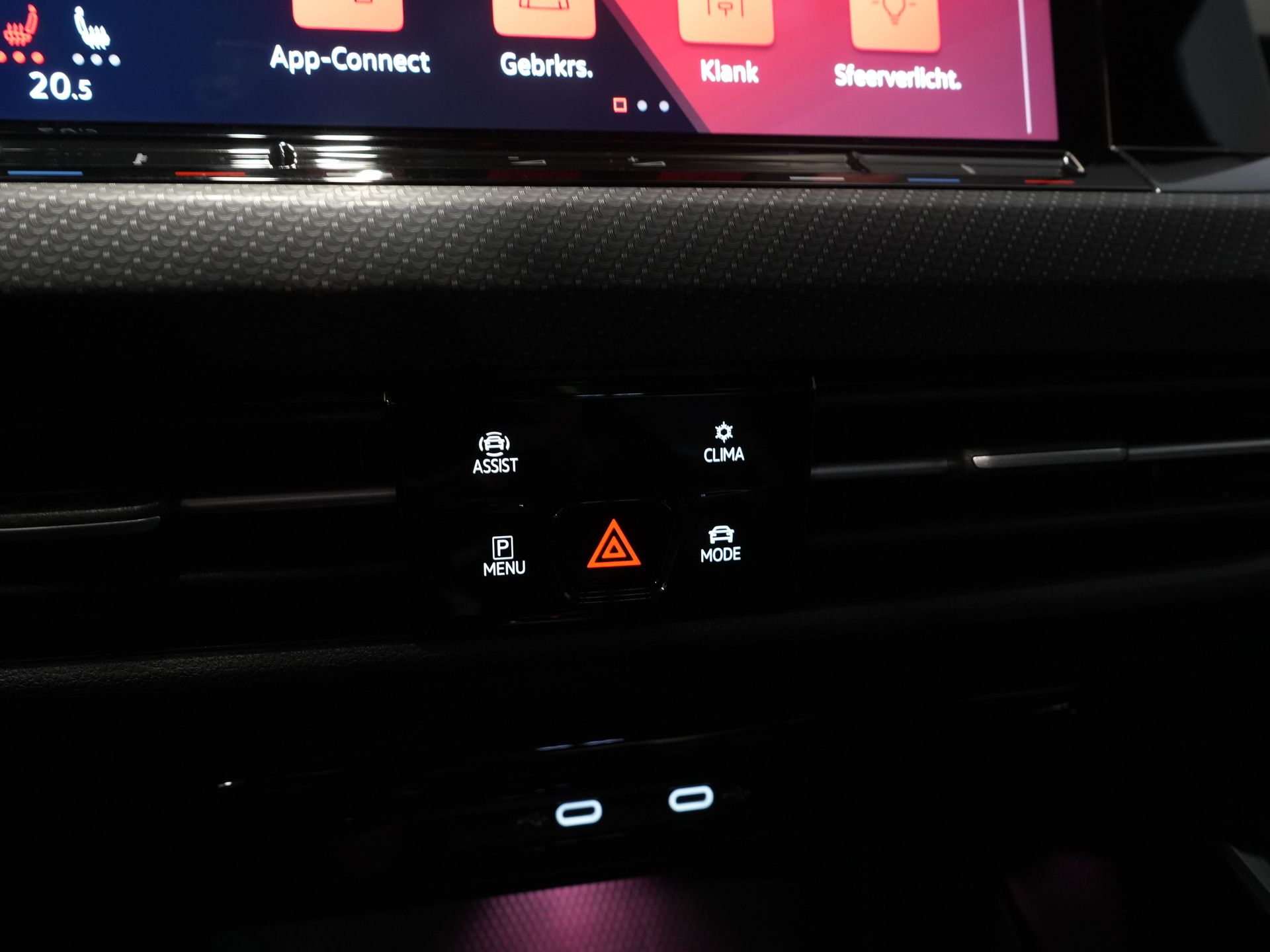 Volkswagen Golf Hatchback 1.5 eTSI 150 pk R-Line (DEMO) NL Auto/ Pano/ Adapt.Cruise/ LED/ Black Pack/ Virtual Cockpit/ Stuurverw./ Carplay/ Stoelverw./ Am 21