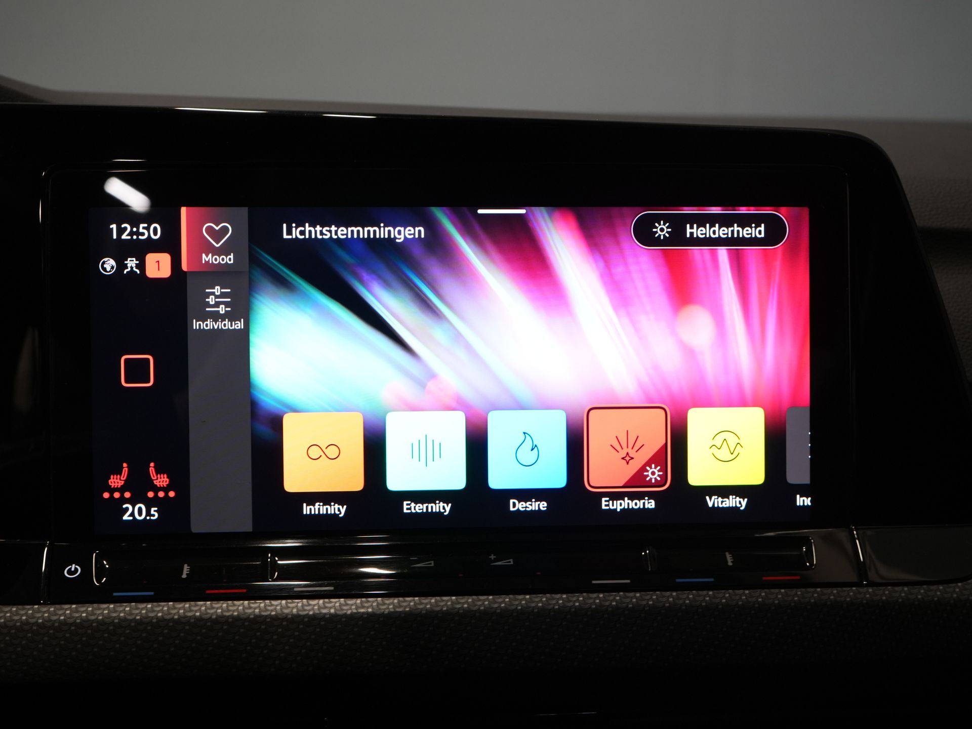 Volkswagen Golf Hatchback 1.5 eTSI 150 pk R-Line (DEMO) NL Auto/ Pano/ Adapt.Cruise/ LED/ Black Pack/ Virtual Cockpit/ Stuurverw./ Carplay/ Stoelverw./ Am 24