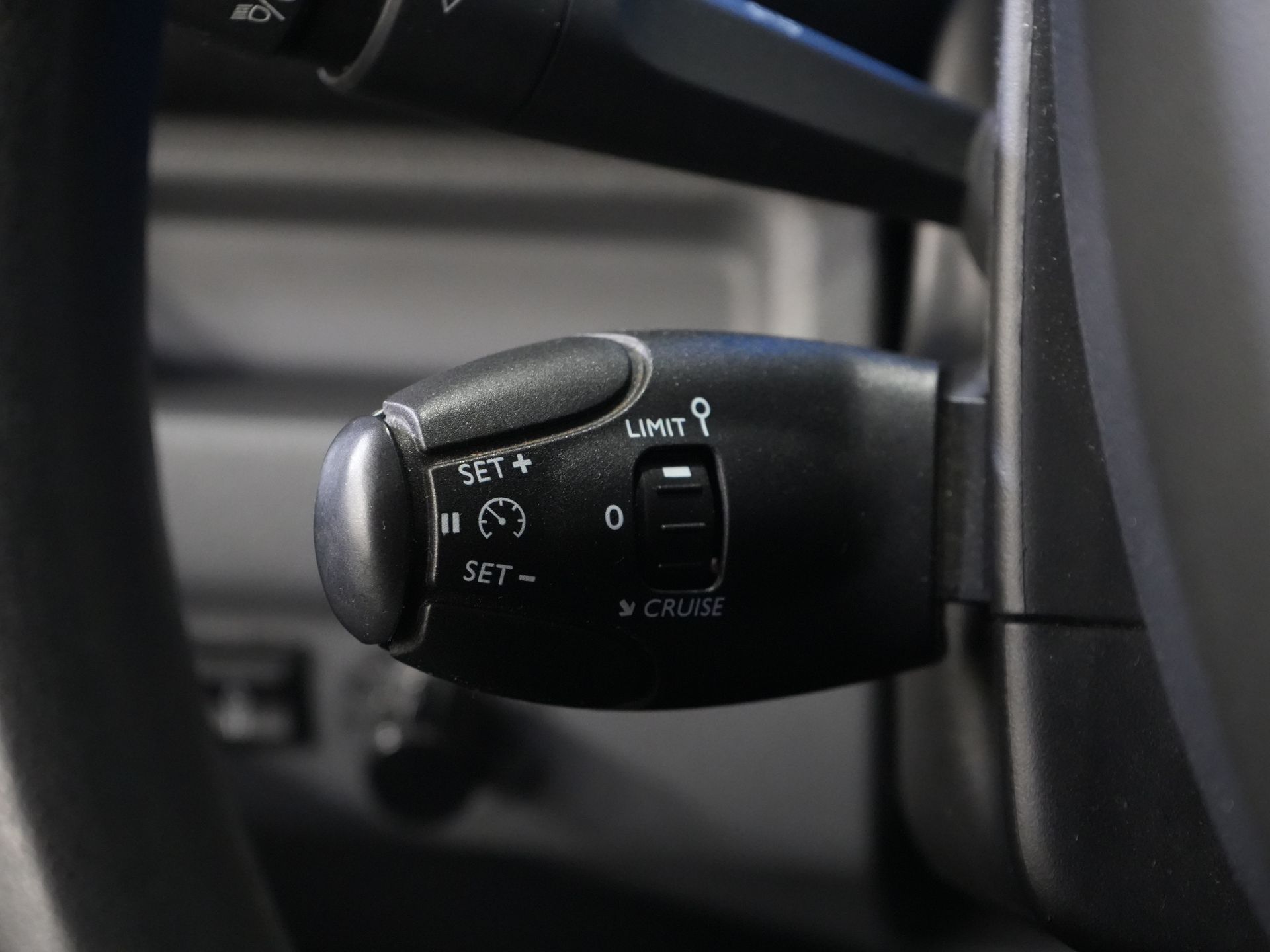 Peugeot e-Expert Bestelbus Premium 50 kWh 230 km WLTP Snellader/ Elek.dakventilator/ Navi/ Carplay/ Camera/ PDC/ Cruise/ Airco 20