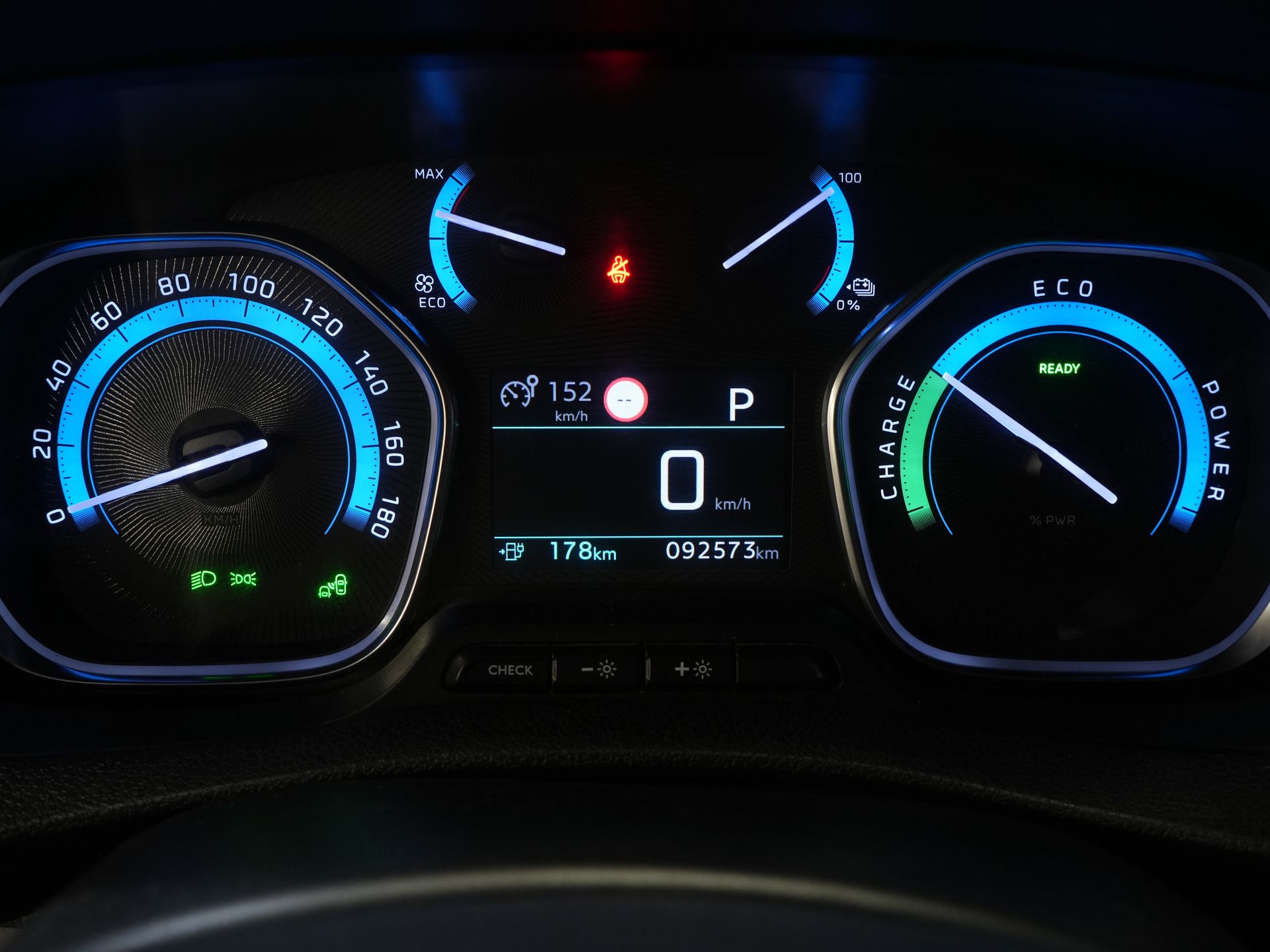 Peugeot e-Expert Bestelbus Premium 50 kWh 230 km WLTP Snellader/ Elek.dakventilator/ Navi/ Carplay/ Camera/ PDC/ Cruise/ Airco 22