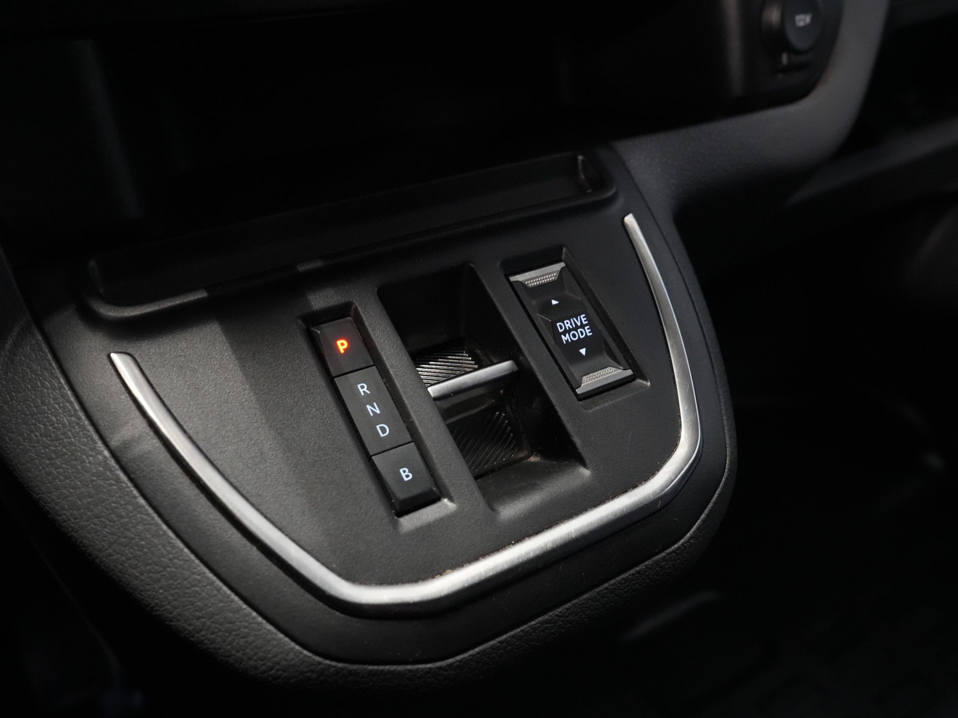 Peugeot e-Expert Bestelbus Premium 50 kWh 230 km WLTP Snellader/ Elek.dakventilator/ Navi/ Carplay/ Camera/ PDC/ Cruise/ Airco 23