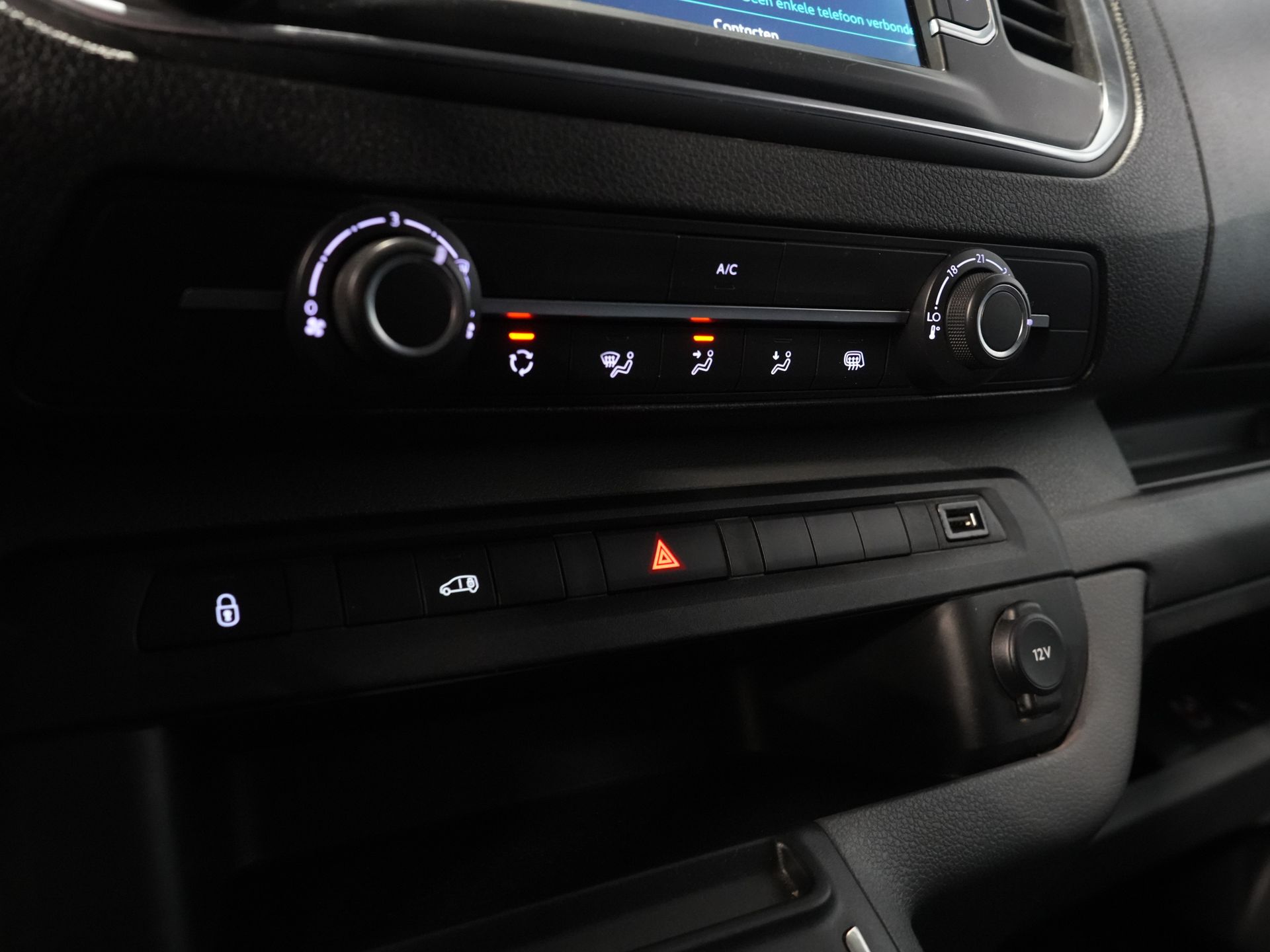 Peugeot e-Expert Bestelbus Premium 50 kWh 230 km WLTP Snellader/ Elek.dakventilator/ Navi/ Carplay/ Camera/ PDC/ Cruise/ Airco 24