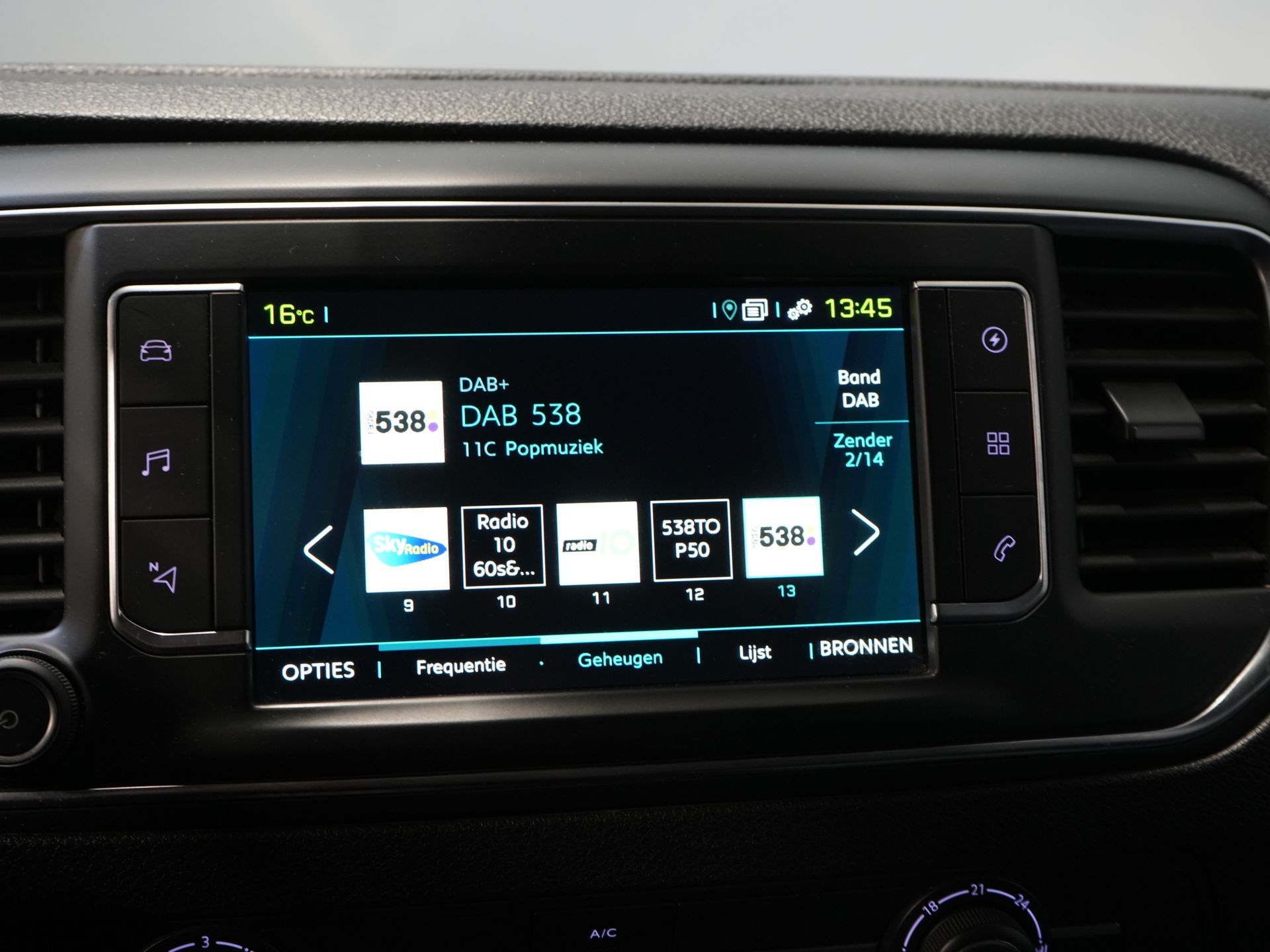 Peugeot e-Expert Bestelbus Premium 50 kWh 230 km WLTP Snellader/ Elek.dakventilator/ Navi/ Carplay/ Camera/ PDC/ Cruise/ Airco 25