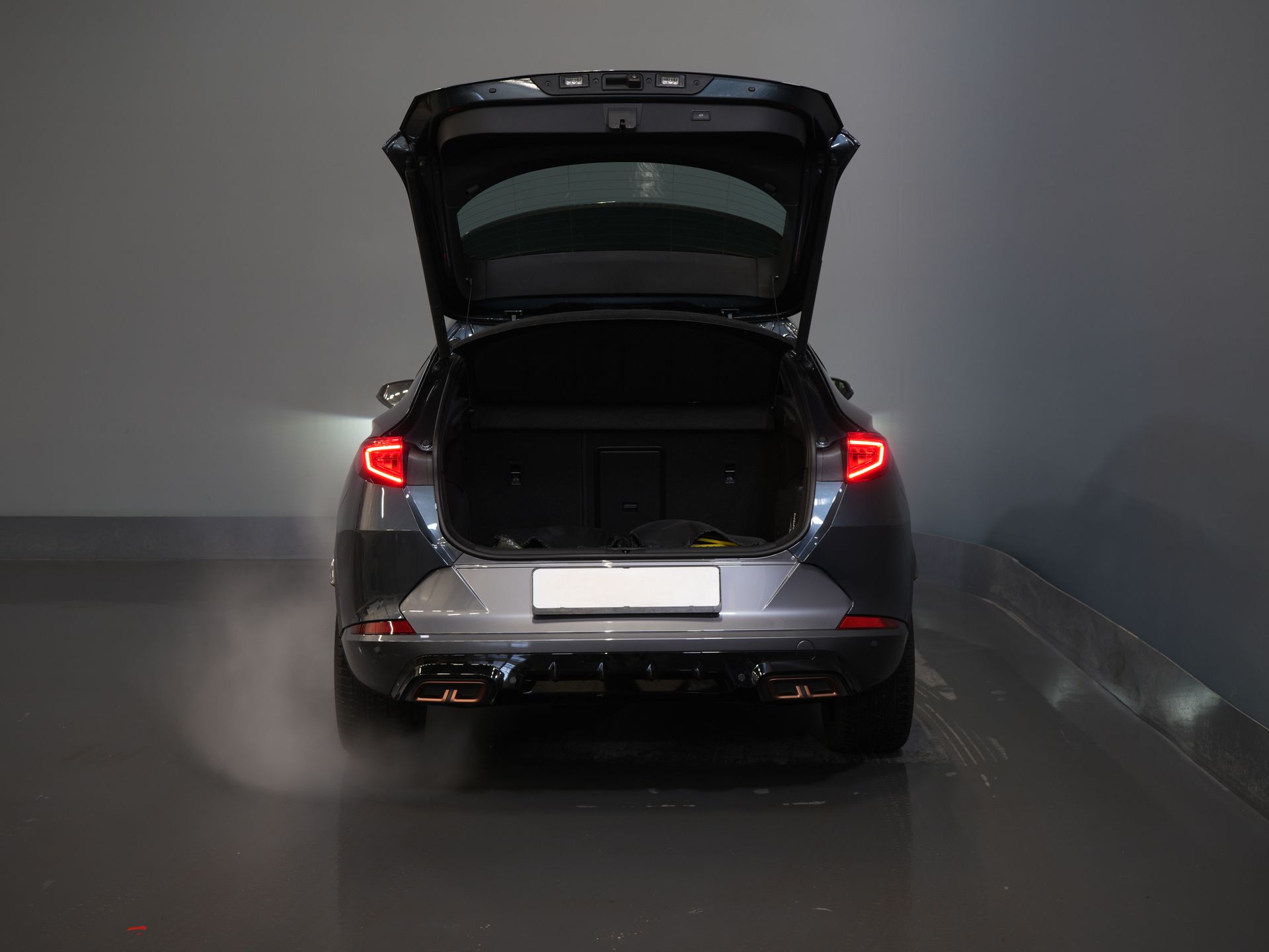 CUPRA Formentor SUV CUPRA Formentor 1.4 e-Hybrid 245 pk VZ Performance Edition Pano/ Leder/ Elek.Klep/ Mem.Stoel/ Matrix/ Adapt. Cruise/ Carplay/ Ca 4