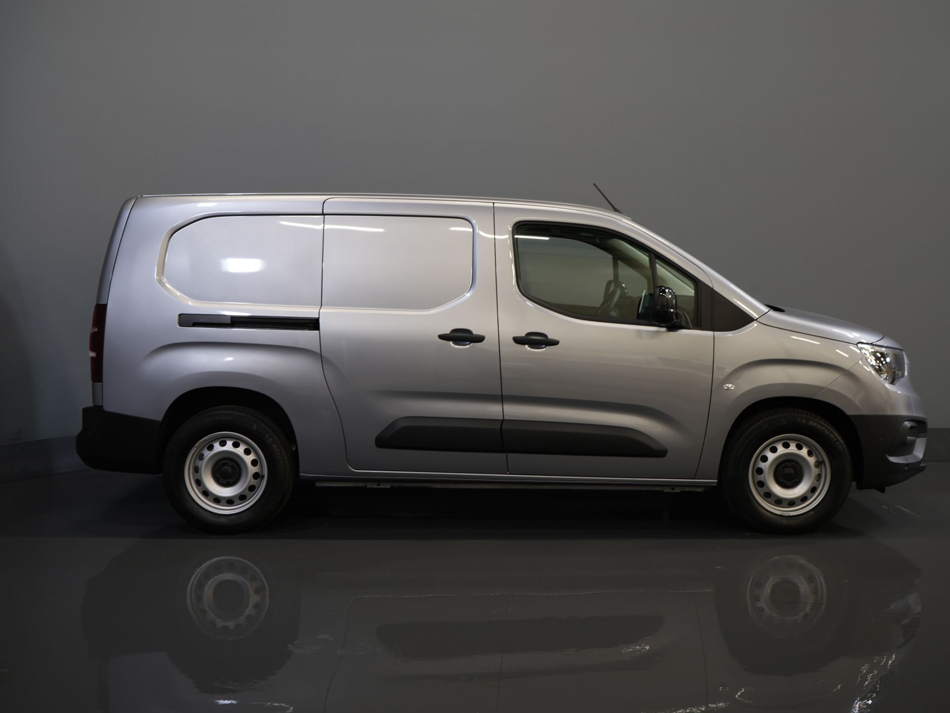 Opel Combo-e Bestelbus L2 50 kWh 275Km WLTP Snellader/ 3 Pers./ Carplay/ Stuurverw./ Cruise/ Climate / PDC V+A/ Dodehoek/ Navi 10