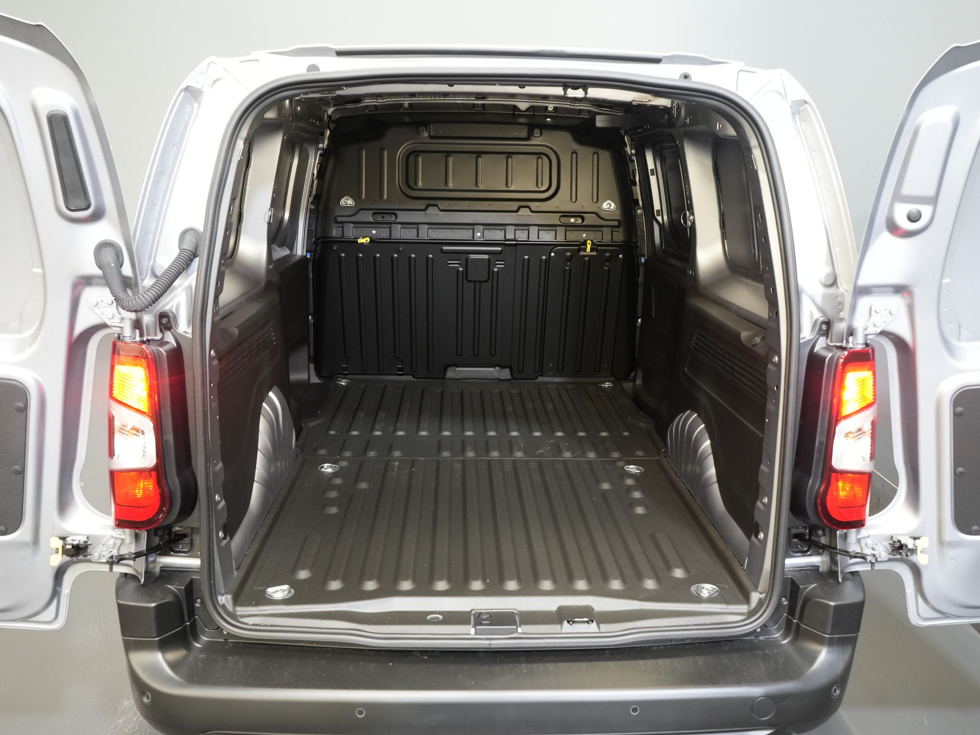 Opel Combo-e Bestelbus L2 50 kWh 275Km WLTP Snellader/ 3 Pers./ Carplay/ Stuurverw./ Cruise/ Climate / PDC V+A/ Dodehoek/ Navi 15