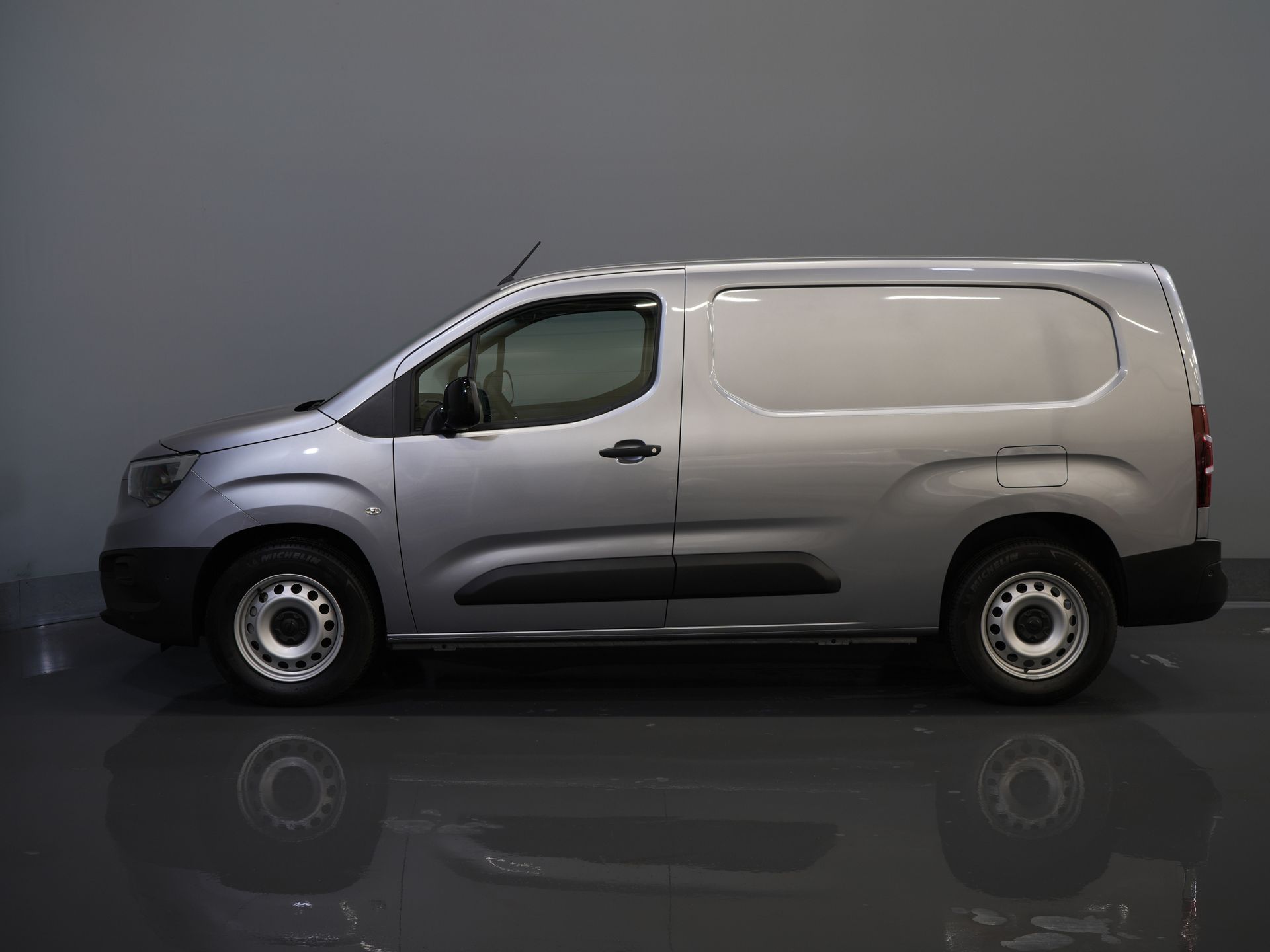 Opel Combo-e Bestelbus L2 50 kWh 275Km WLTP Snellader/ 3 Pers./ Carplay/ Stuurverw./ Cruise/ Climate / PDC V+A/ Dodehoek/ Navi 9
